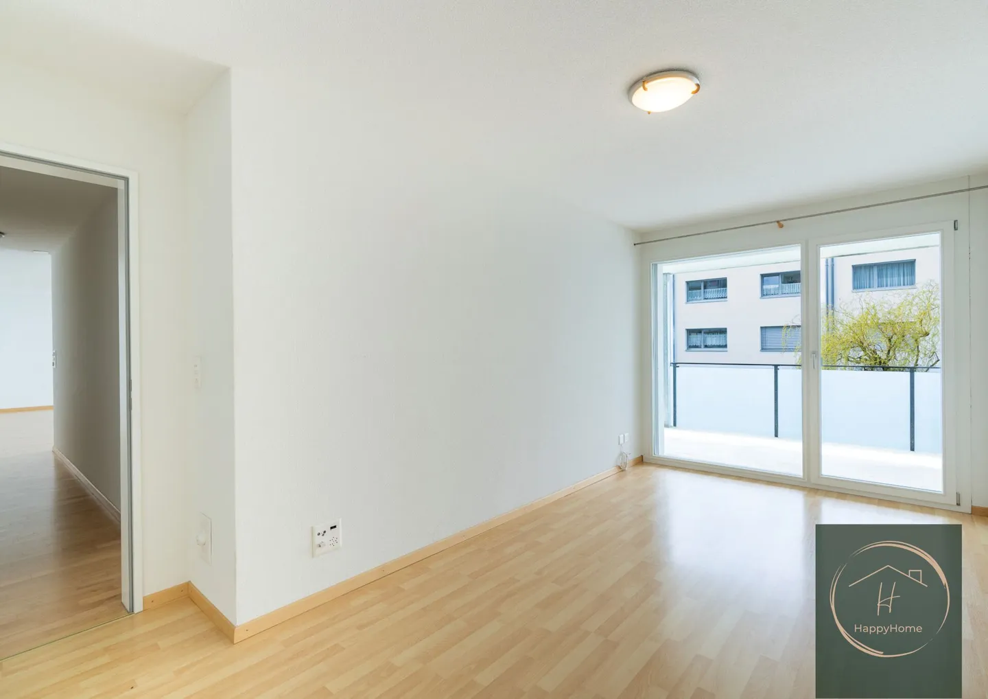 Central and sunny 3-room condominium on the 1st floor with 39m2 balcony - Photo 11 of 16