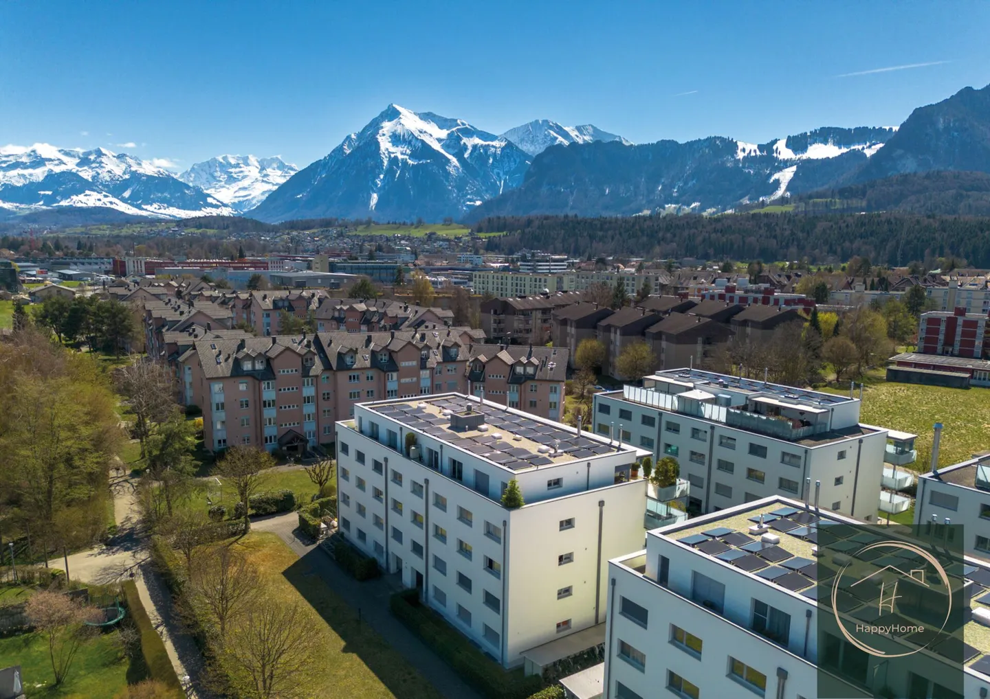 Central and sunny 3-room condominium on the 1st floor with 39m2 balcony - Photo 16 of 16