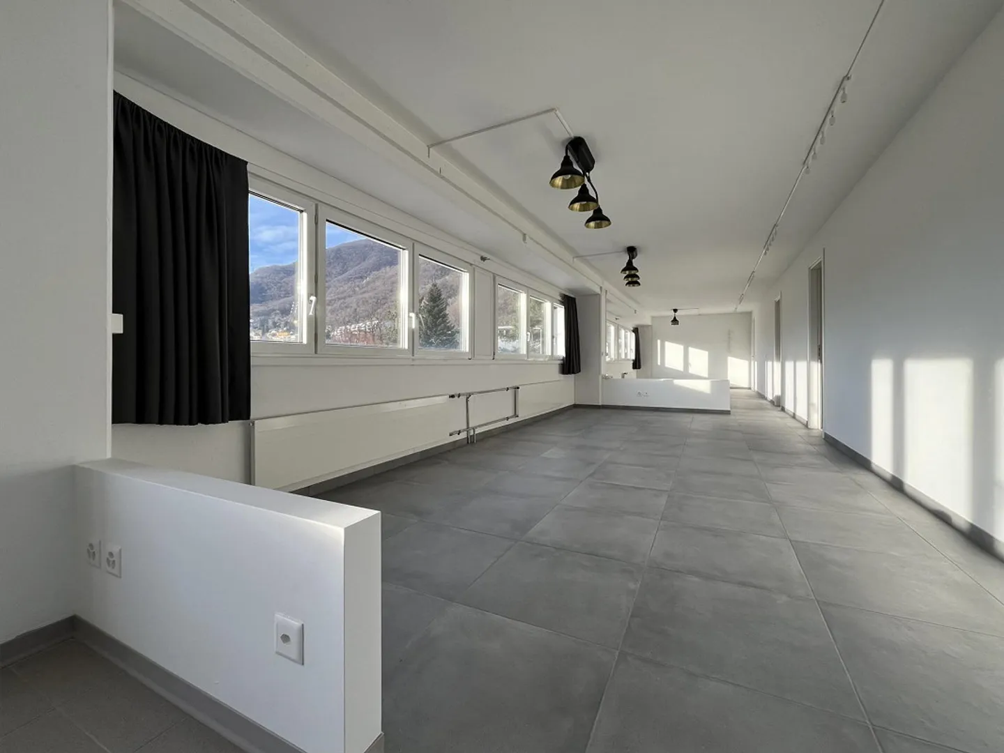 Office-Workshop Commercial Space for Rent in Bedano - Photo 1 of 13