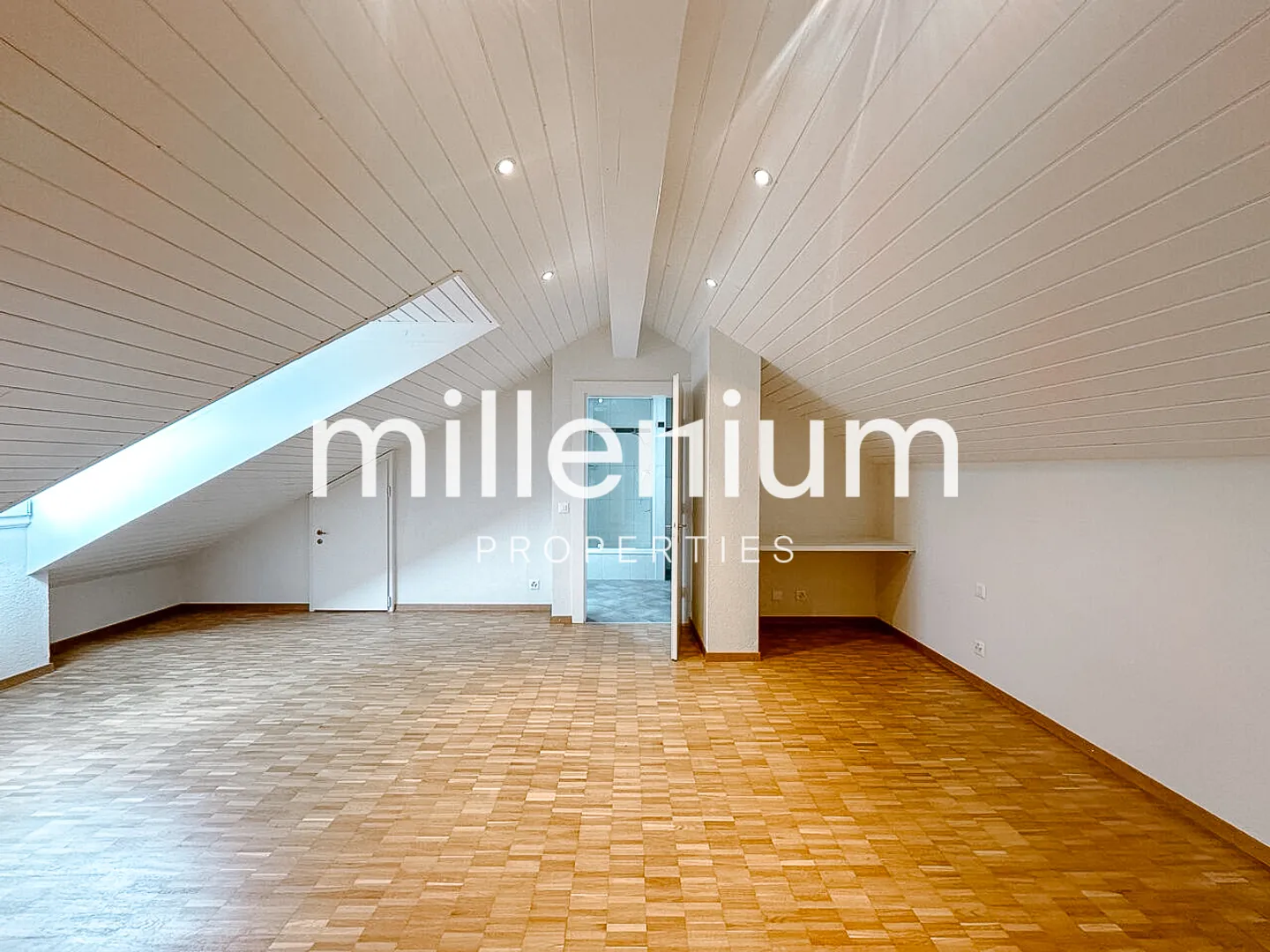 Dachgeschoß-Duplex renoviert in der Altstadt von Carouge - Foto 3 von 10