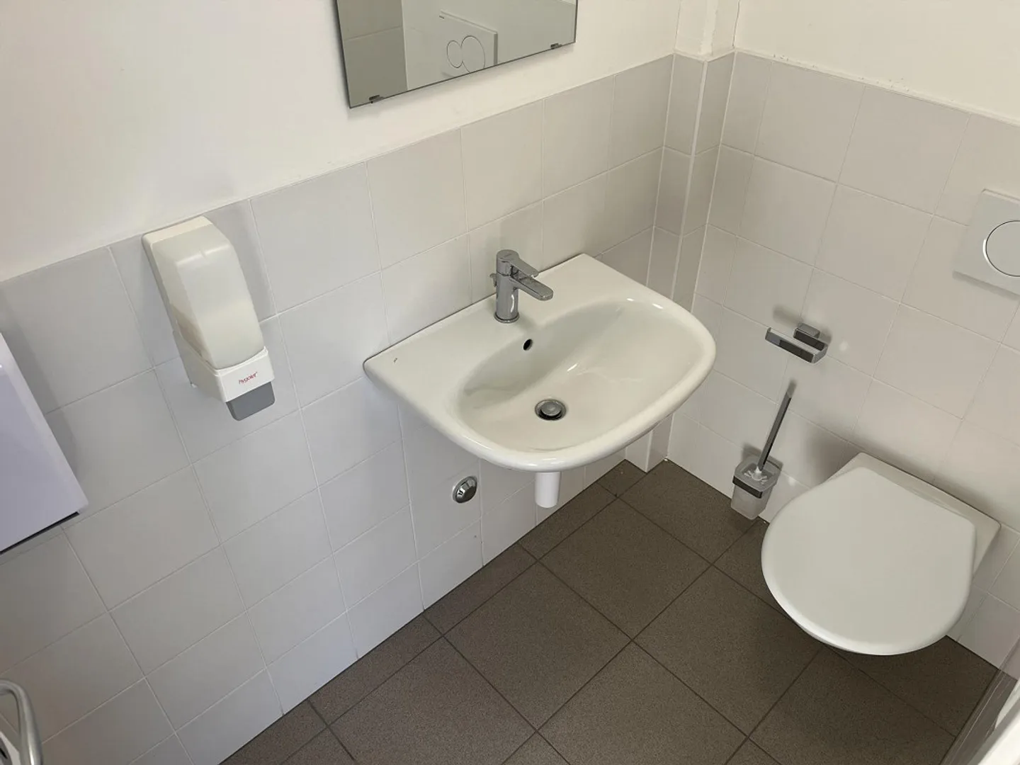 Office-Workshop Commercial Space for Rent in Bedano - Photo 6 of 13