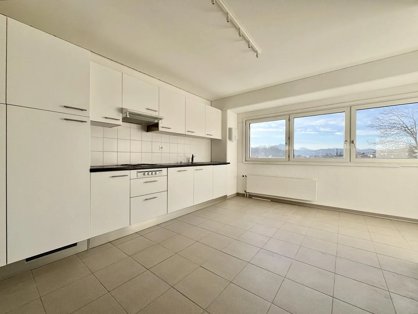 Office-Workshop Commercial Space for Rent in Bedano - Photo 11 of 13