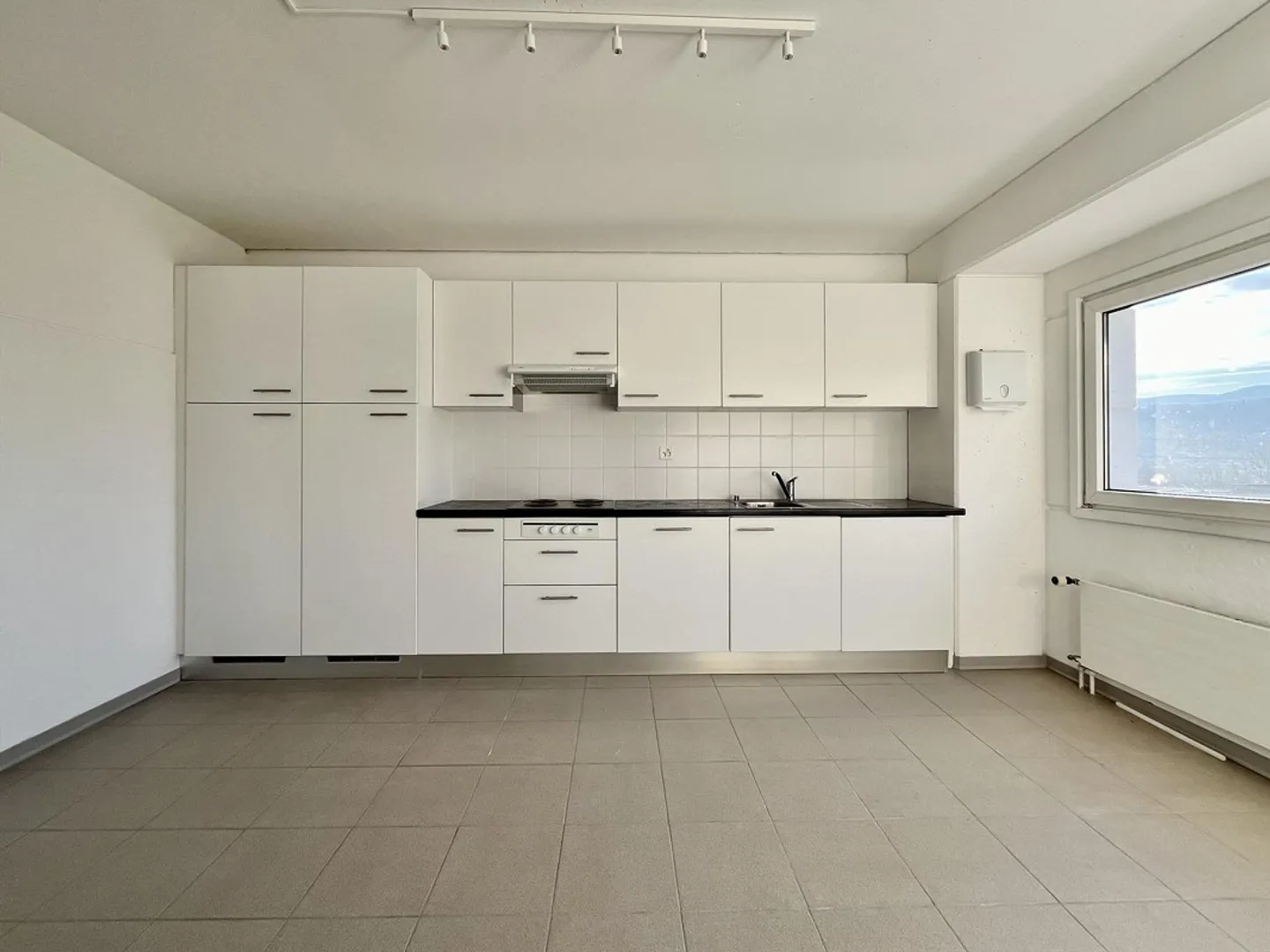 Office-Workshop Commercial Space for Rent in Bedano - Photo 12 of 13