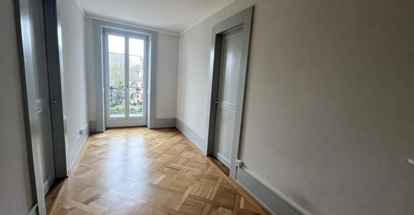 Large 4-room apartment with balcony and garden in Yverdon-les-Bains - Photo 2 of 7