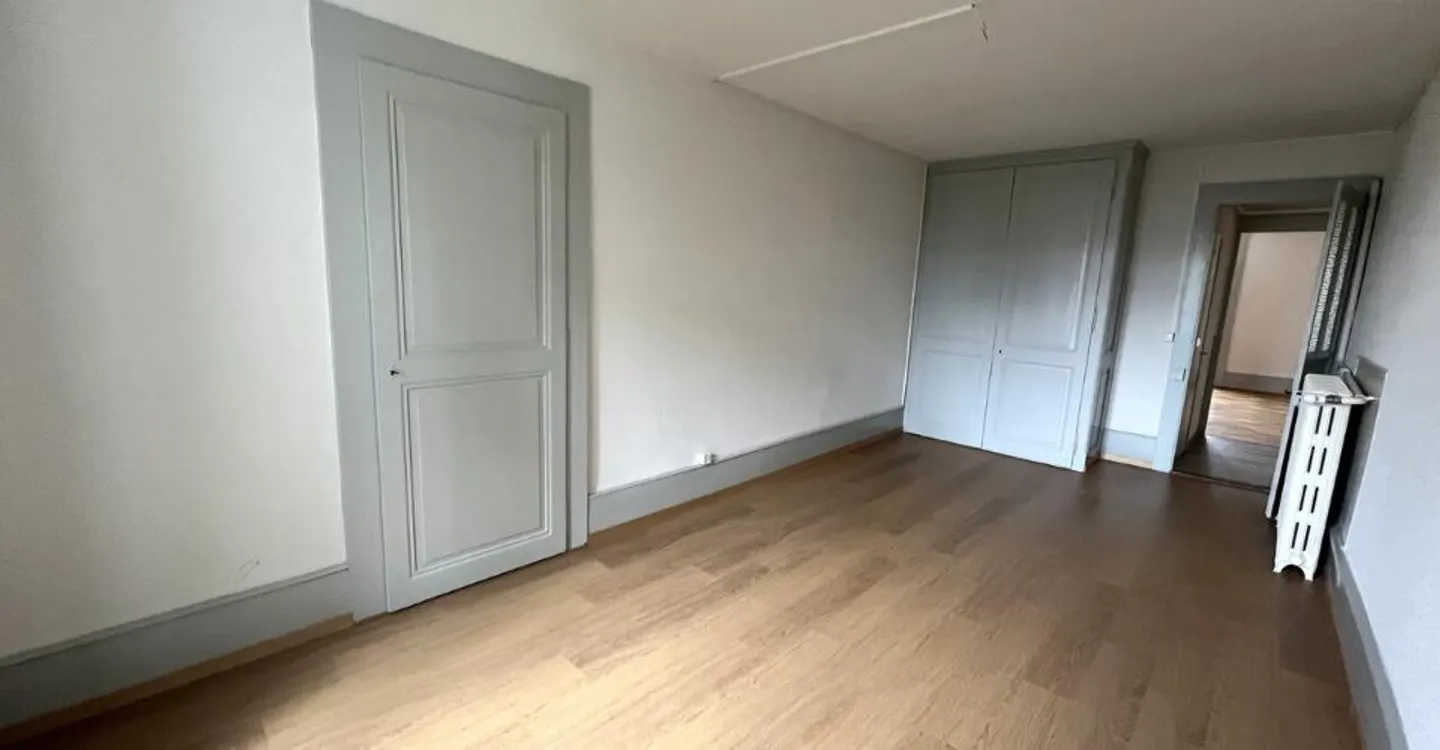 Large 4-room apartment with balcony and garden in Yverdon-les-Bains - Photo 4 of 7