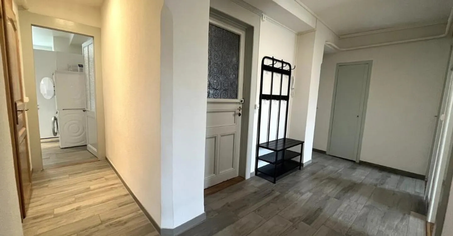 Large 4-room apartment with balcony and garden in Yverdon-les-Bains - Photo 5 of 7