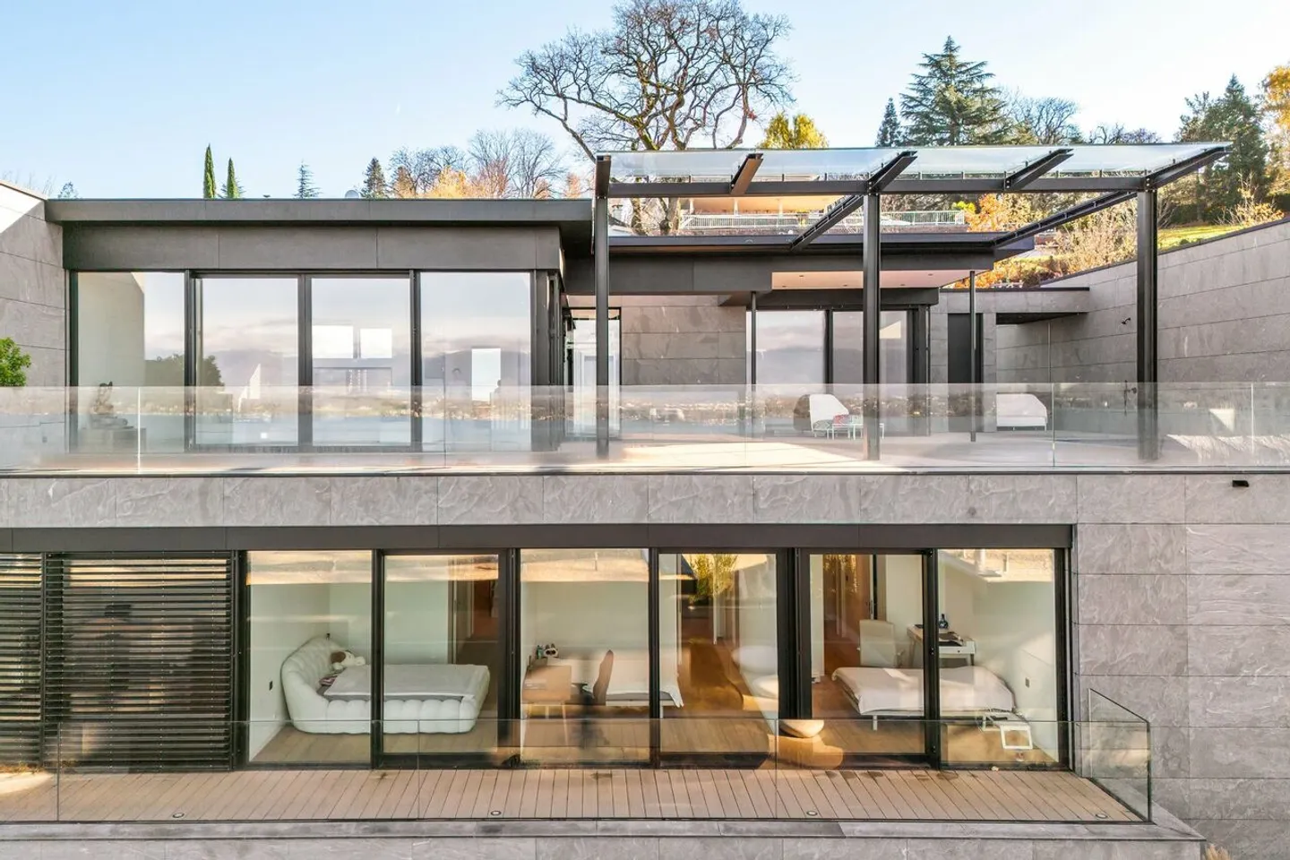 Luxury villa with panoramic lake view - Photo 2 of 13