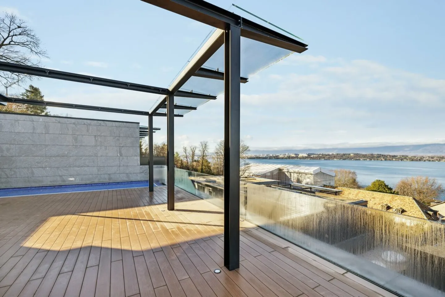 Luxury villa with panoramic lake view - Photo 5 of 13