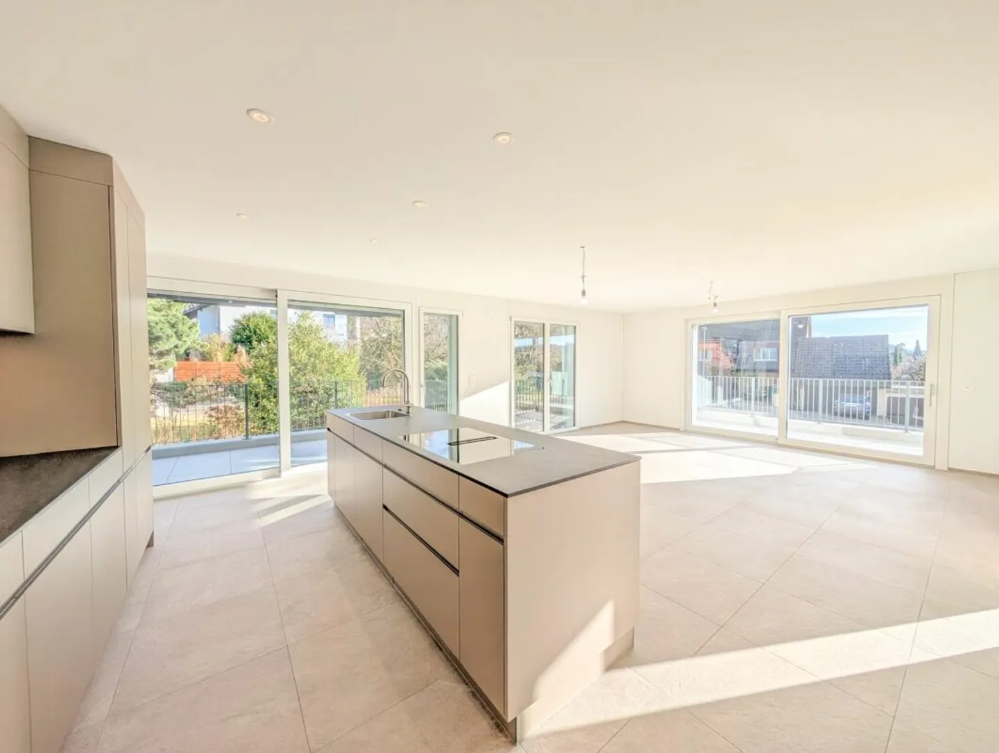 Appartamento di 4,5 stanze al piano superiore con due balconi - Foto 1 di 16