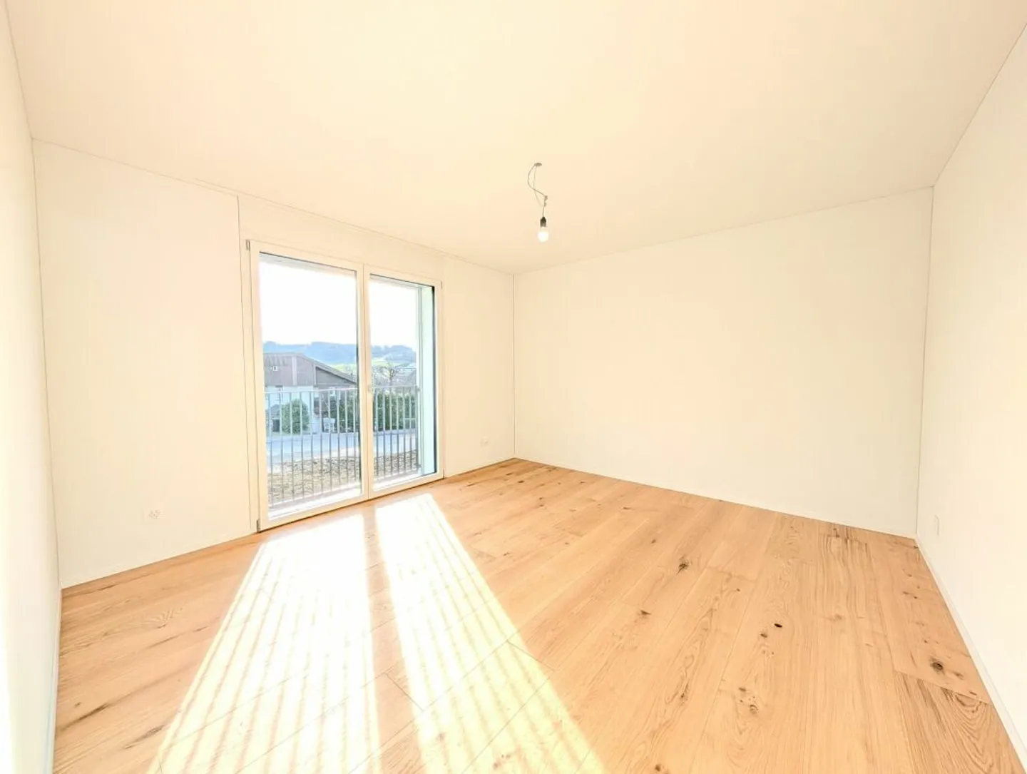 Appartamento di 4,5 stanze al piano superiore con due balconi - Foto 6 di 16