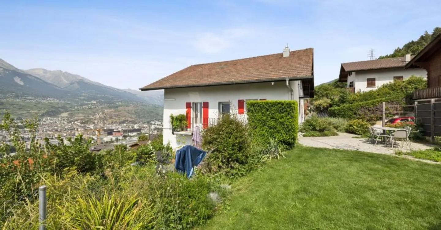 Immeuble locatif près de Sion - Photo 1 sur 11
