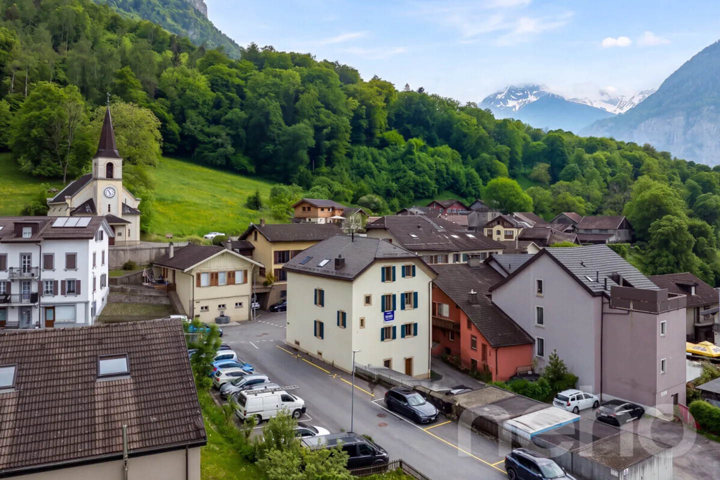 Investitionsmöglichkeit in Lavey-Village - Foto 1 von 12