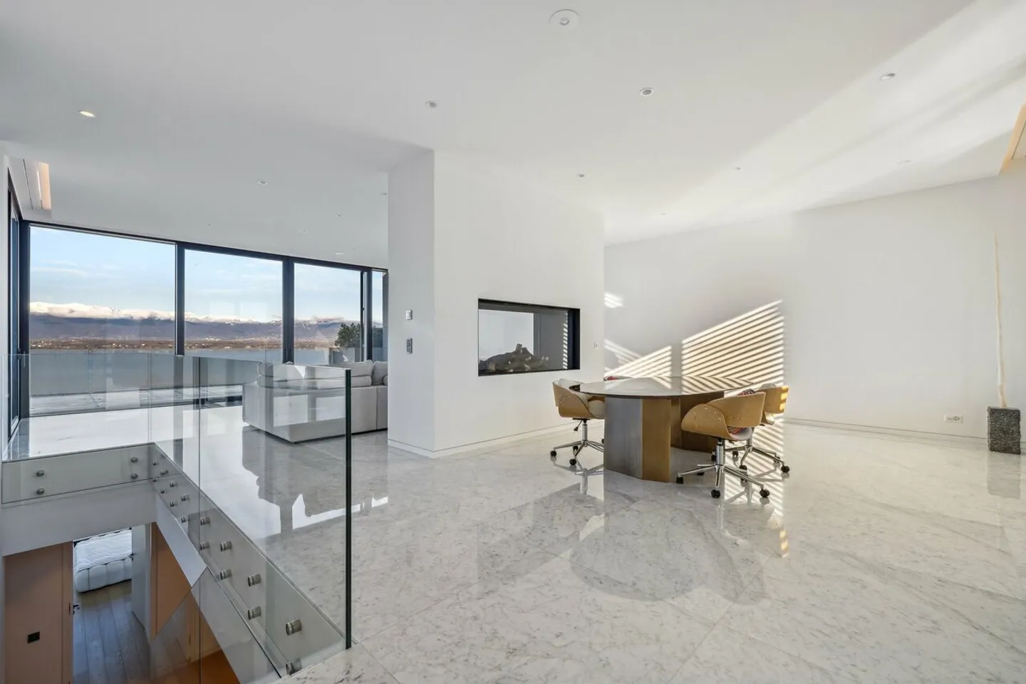 Luxury villa with panoramic lake view - Photo 6 of 13