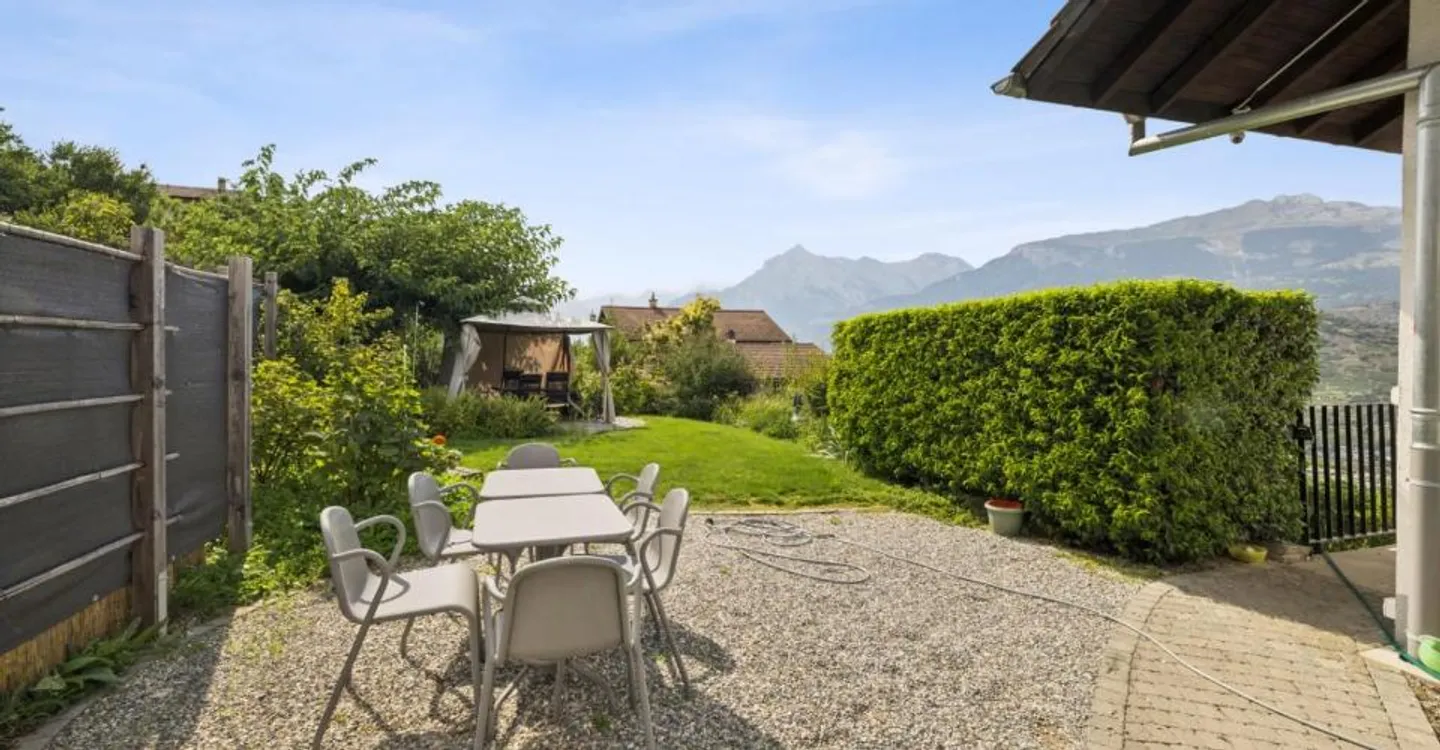 Immeuble locatif près de Sion - Photo 2 sur 11