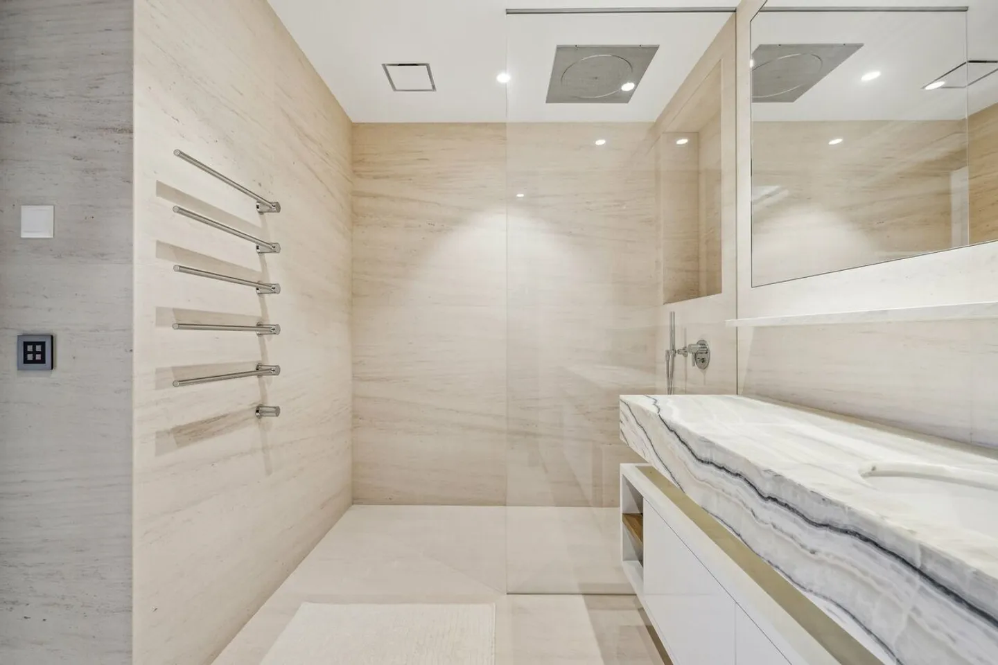 Luxury villa with panoramic lake view - Photo 7 of 13