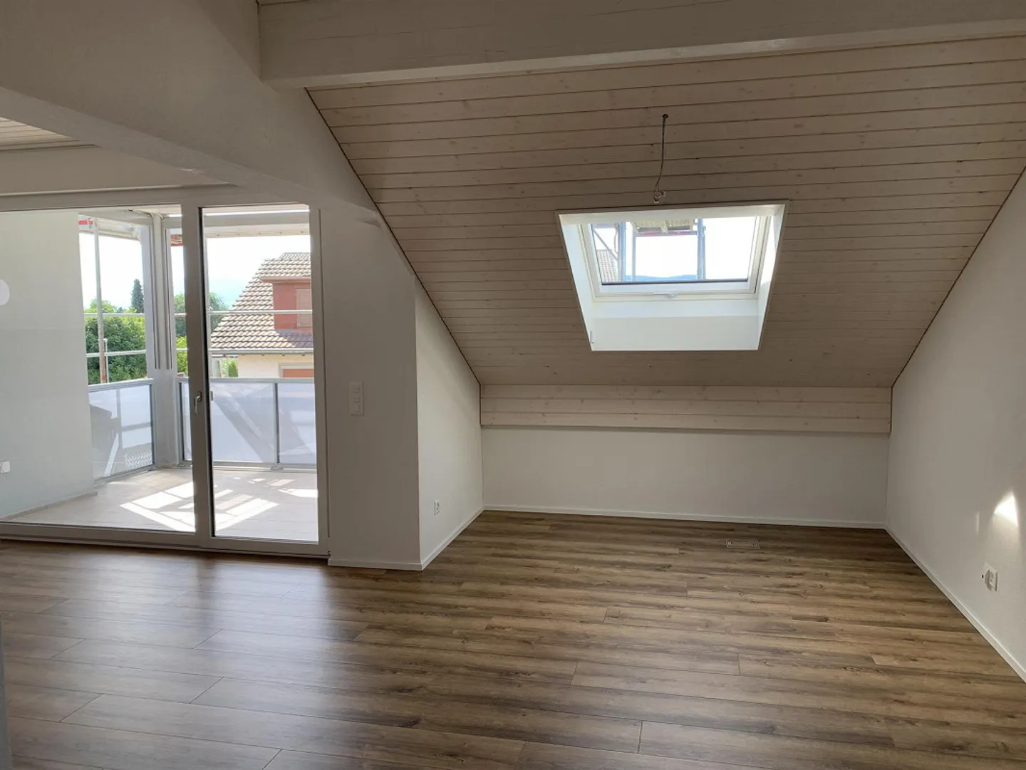 Appartement sous les combles attrayant dans le vert - Photo 3 sur 8