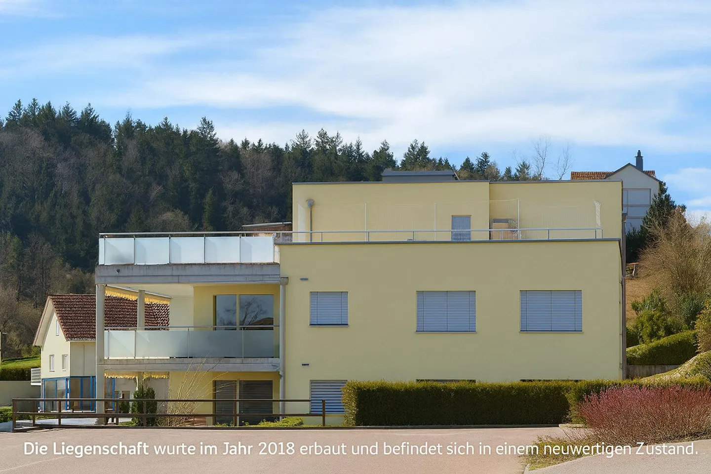 Moderne 3.5-Zimmer-Wohnung mit grosszügigem Balkon und Aussicht - Foto 1 von 12