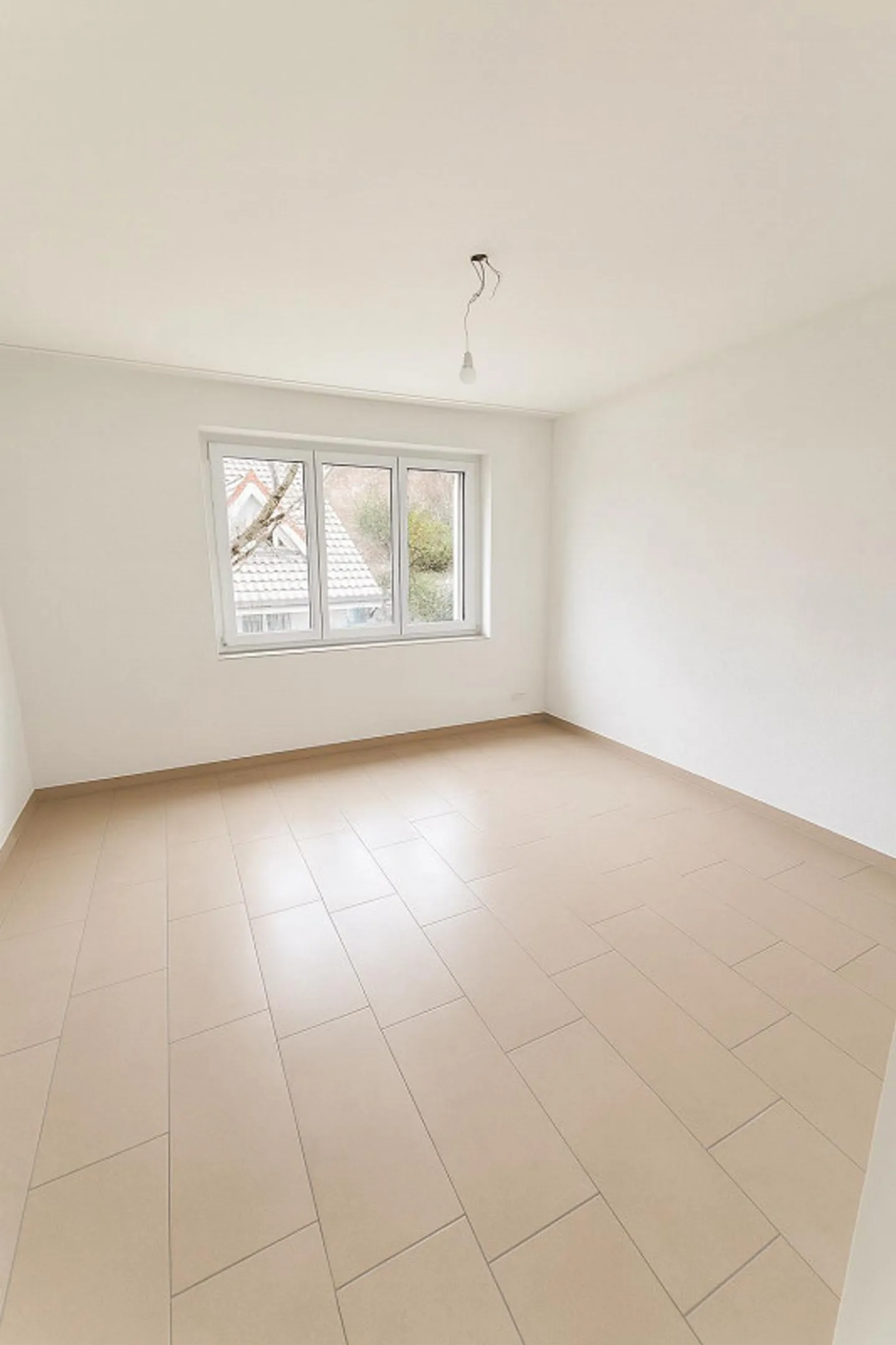 Moderne 3.5-Zimmer-Wohnung mit grosszügigem Balkon und Aussicht - Foto 7 von 12