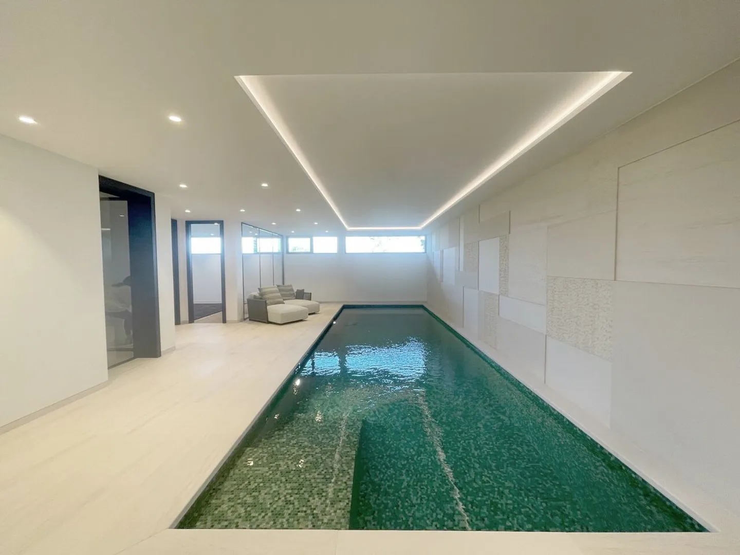 Luxury villa with panoramic lake view - Photo 12 of 13