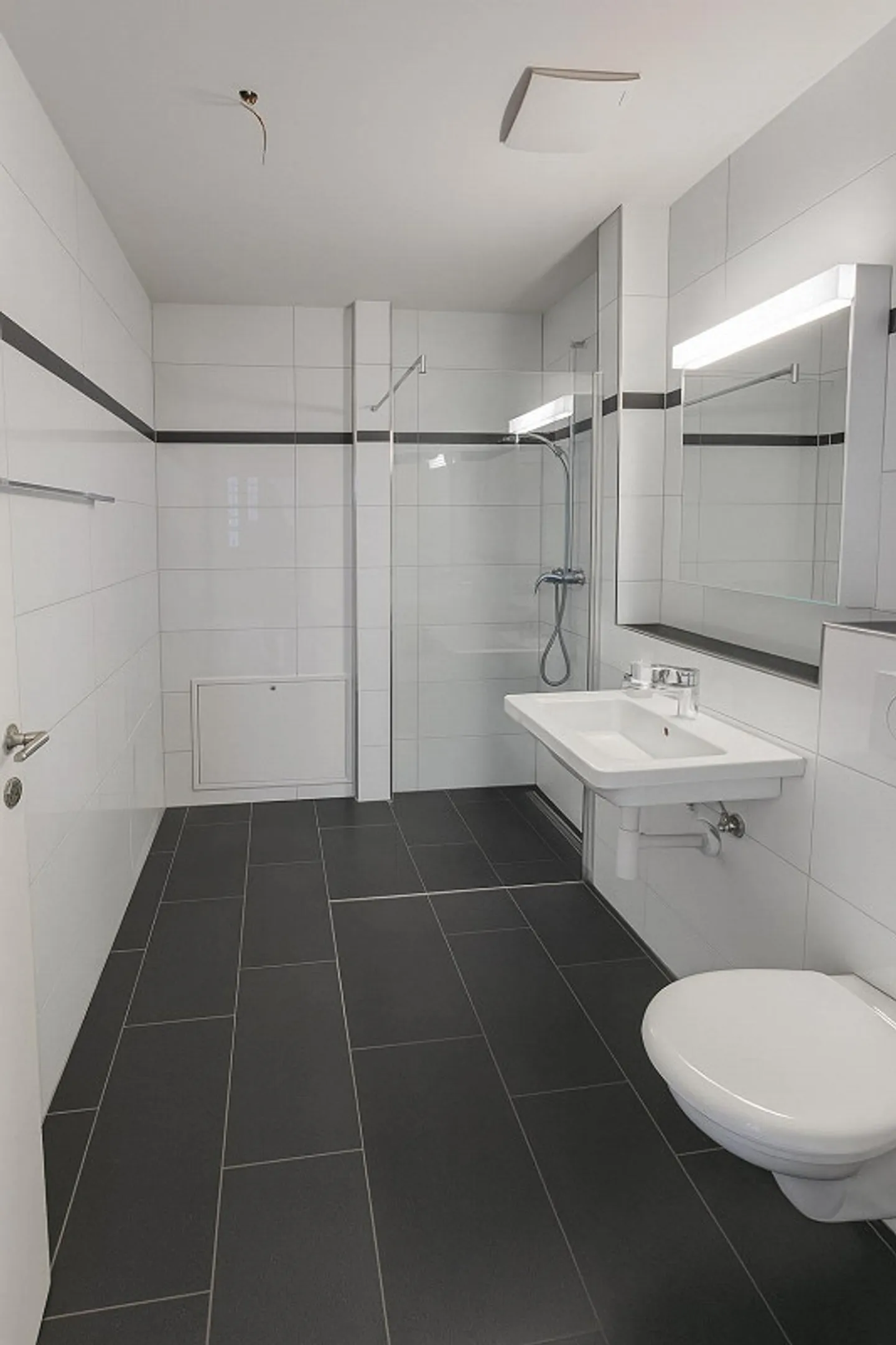 Moderne 3.5-Zimmer-Wohnung mit grosszügigem Balkon und Aussicht - Foto 9 von 12