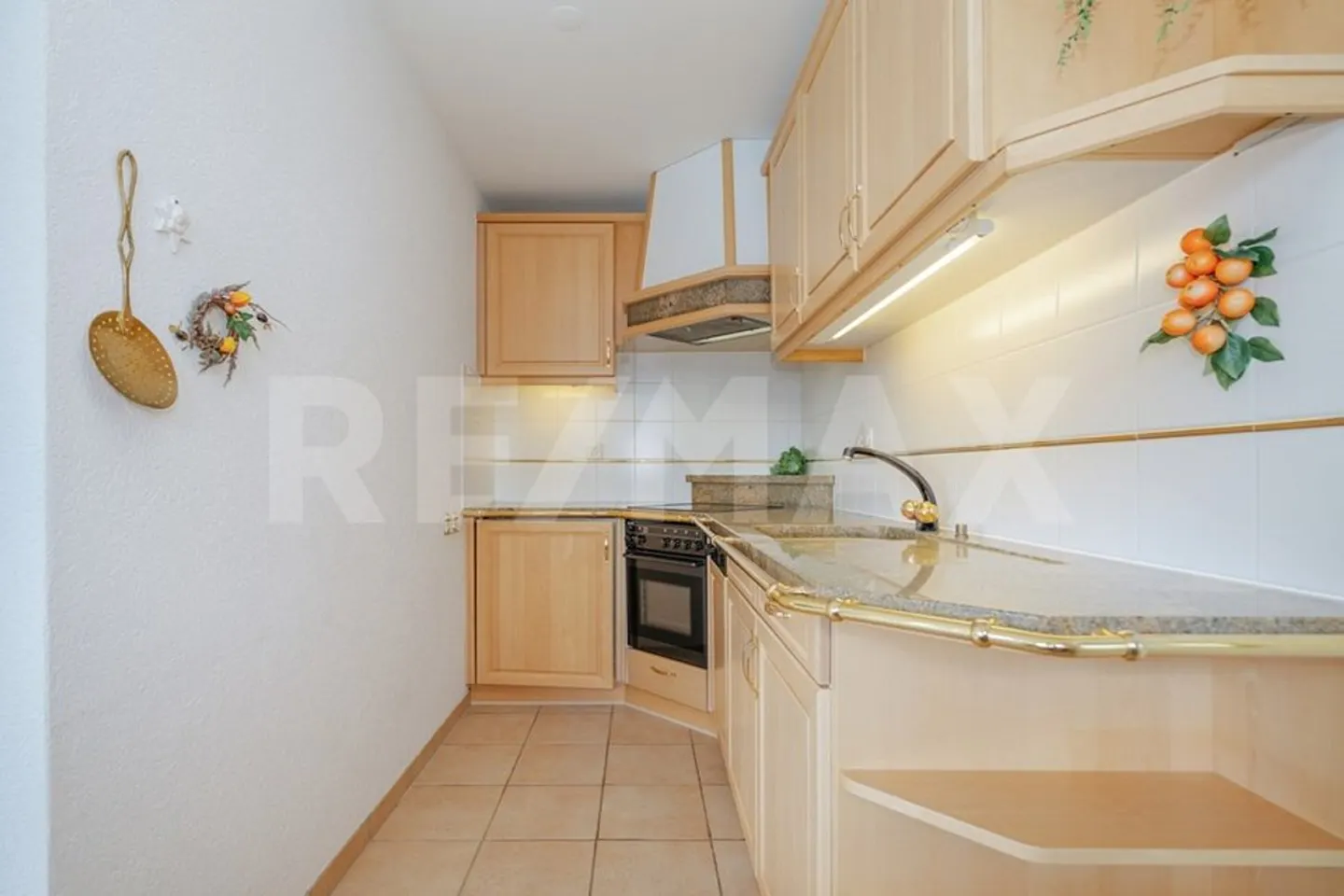 Exclusive 6.5-room maisonette apartment over three floors with wellness and unobstructed panoramic views - Photo 7 of 13