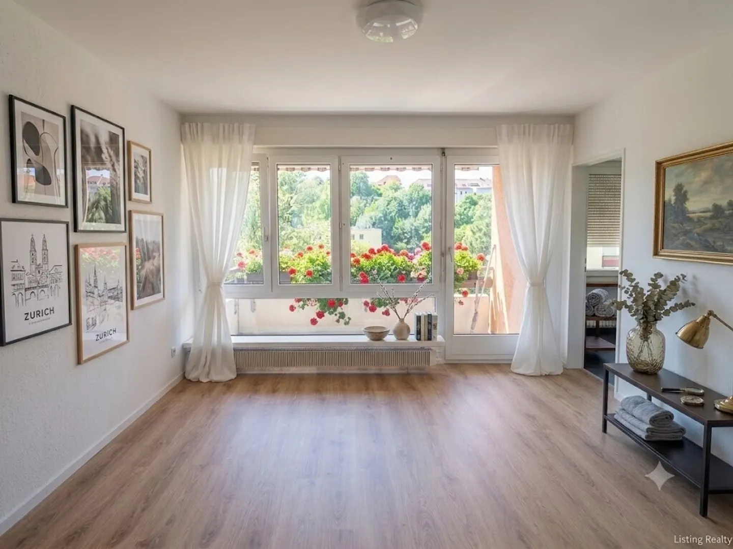 Bright 1-room apartment freshly painted, with new flooring and balcony overlooking greenery - Photo 2 of 5
