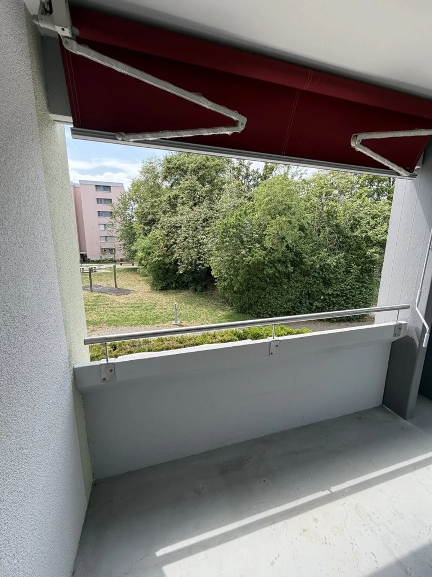 Bright 3.5-room apartment in a quiet location in Niederhasli - Photo 4 of 7