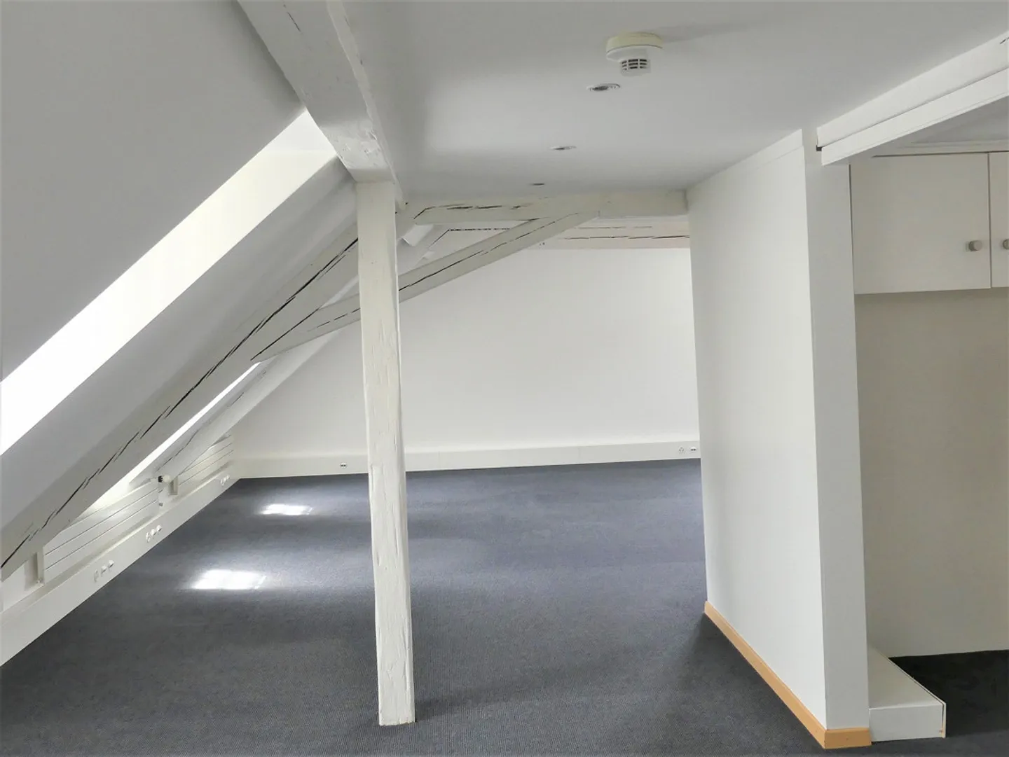 Appartamento duplex centrale di 2,5 stanze con terrazza privata sul tetto - Foto 4 di 12