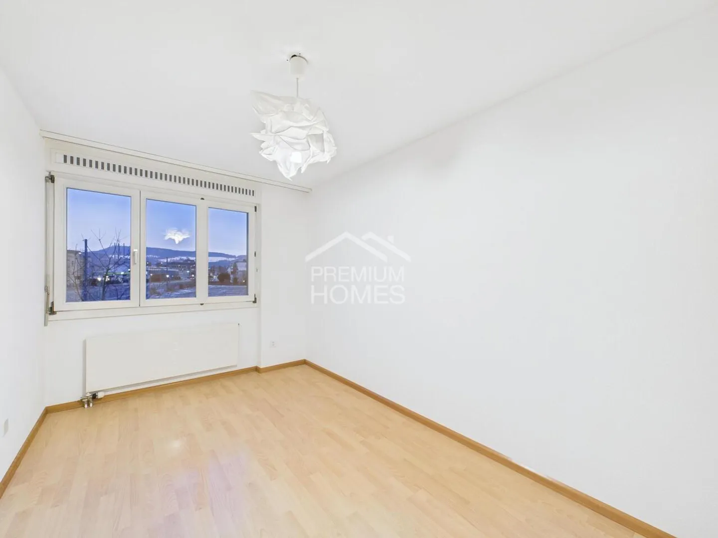 Idillio familiare nel verde, vivere vicino alla città, godere della natura - Foto 8 di 13