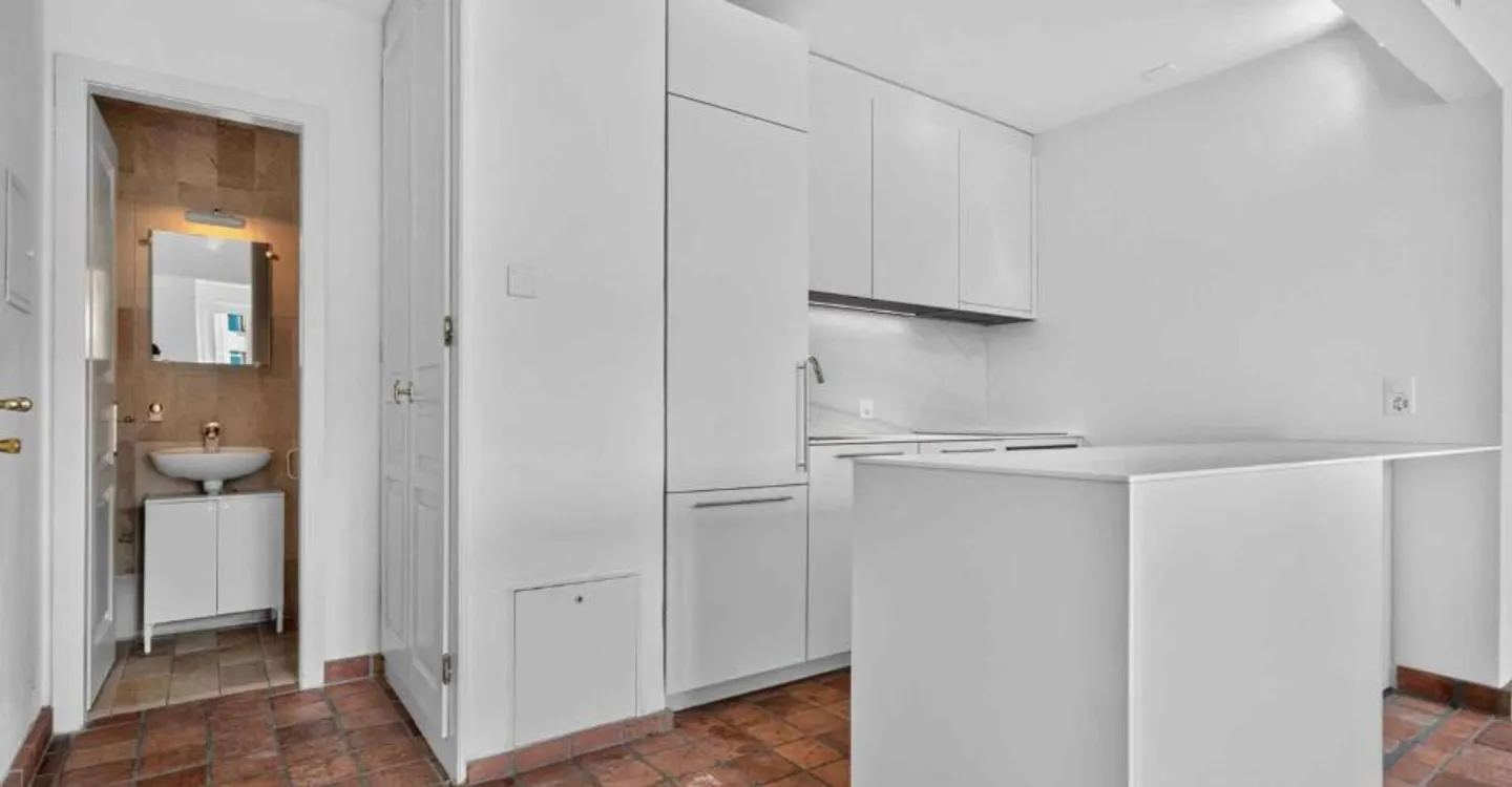 Spacious 2.5 room apartment in the city center - Photo 4 of 9