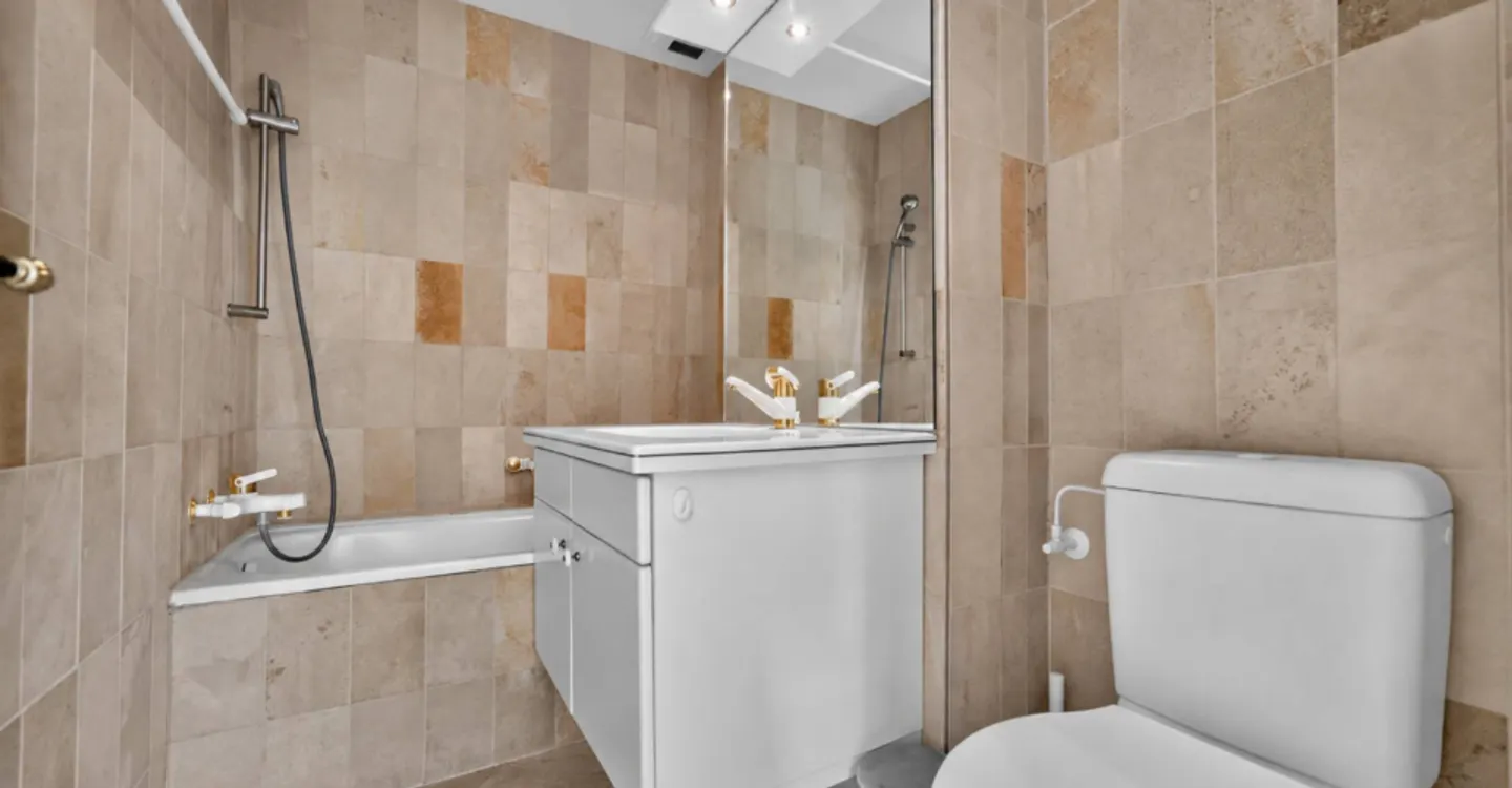 Spacious 2.5 room apartment in the city center - Photo 9 of 9