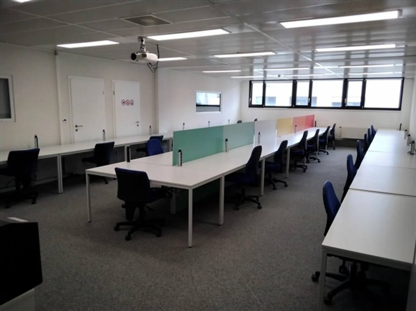 Grande surface lumineuse 200m2 - Entre Lausanne et Prilly - Photo 7 sur 8