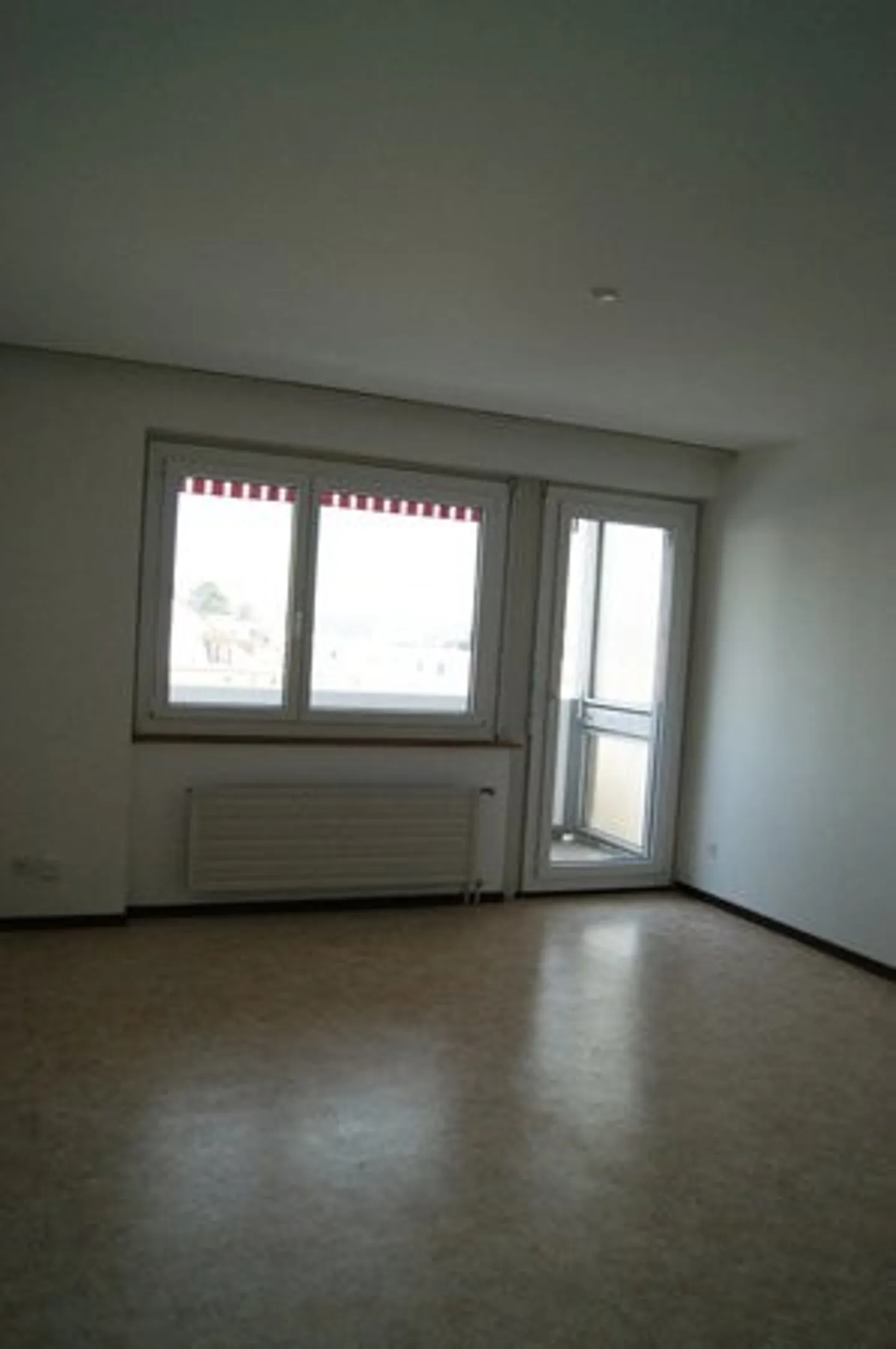 Studio on the 6th floor in the Jura district - Photo 3 of 5