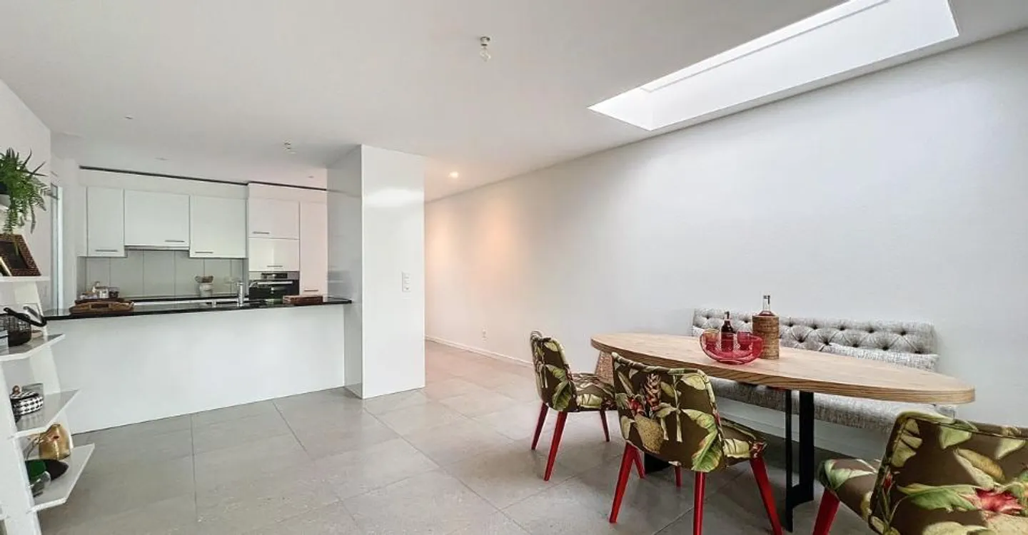 3 ½ BRIGHT ROOMS - In the attic! - Photo 4 of 12