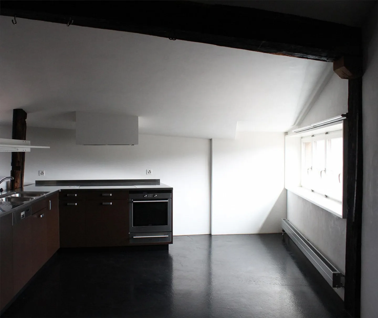 Historical 5.5-room attic apartment with a view in the town of Werdenberg - Photo 4 of 21
