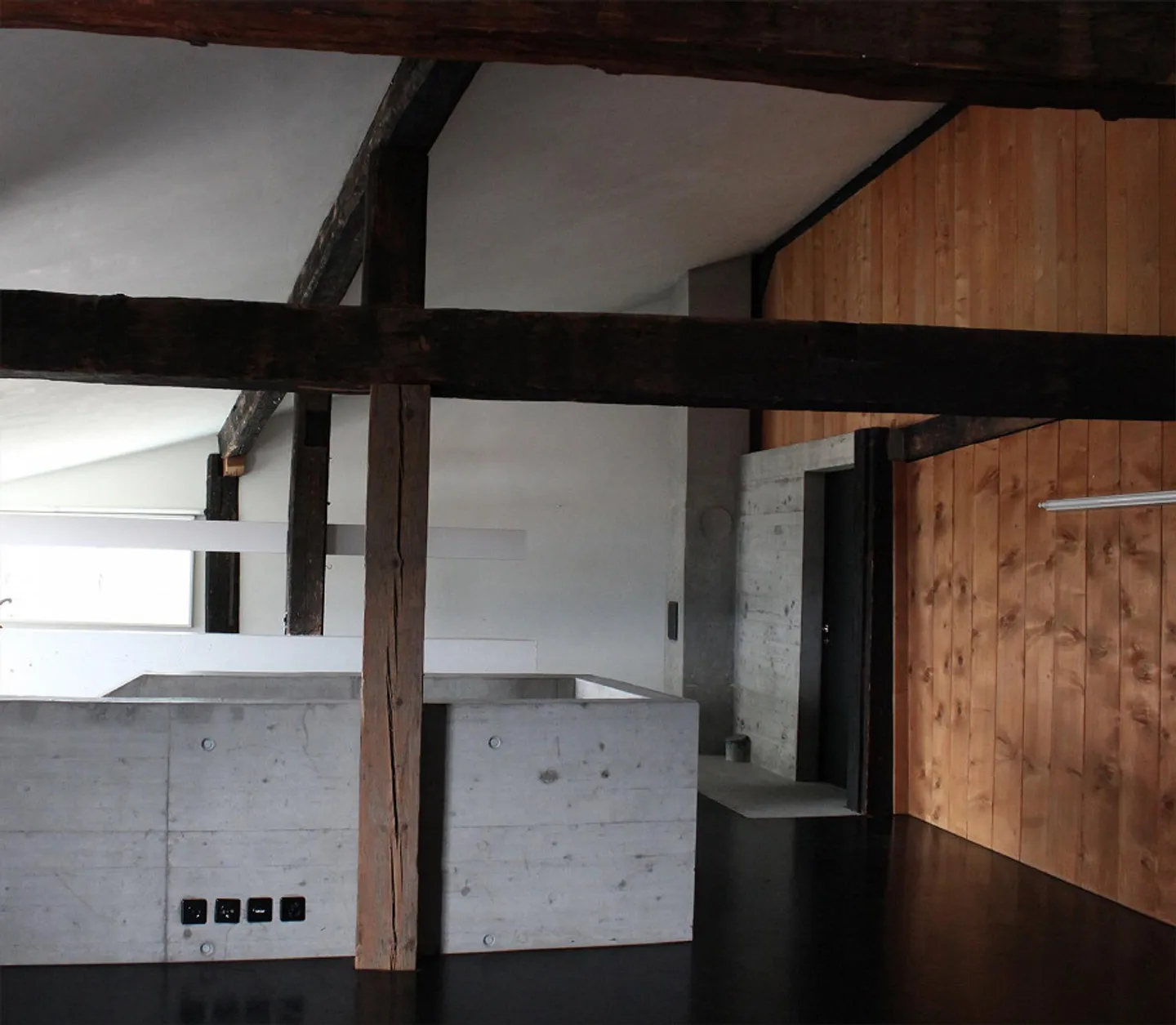 Historical 5.5-room attic apartment with a view in the town of Werdenberg - Photo 5 of 21
