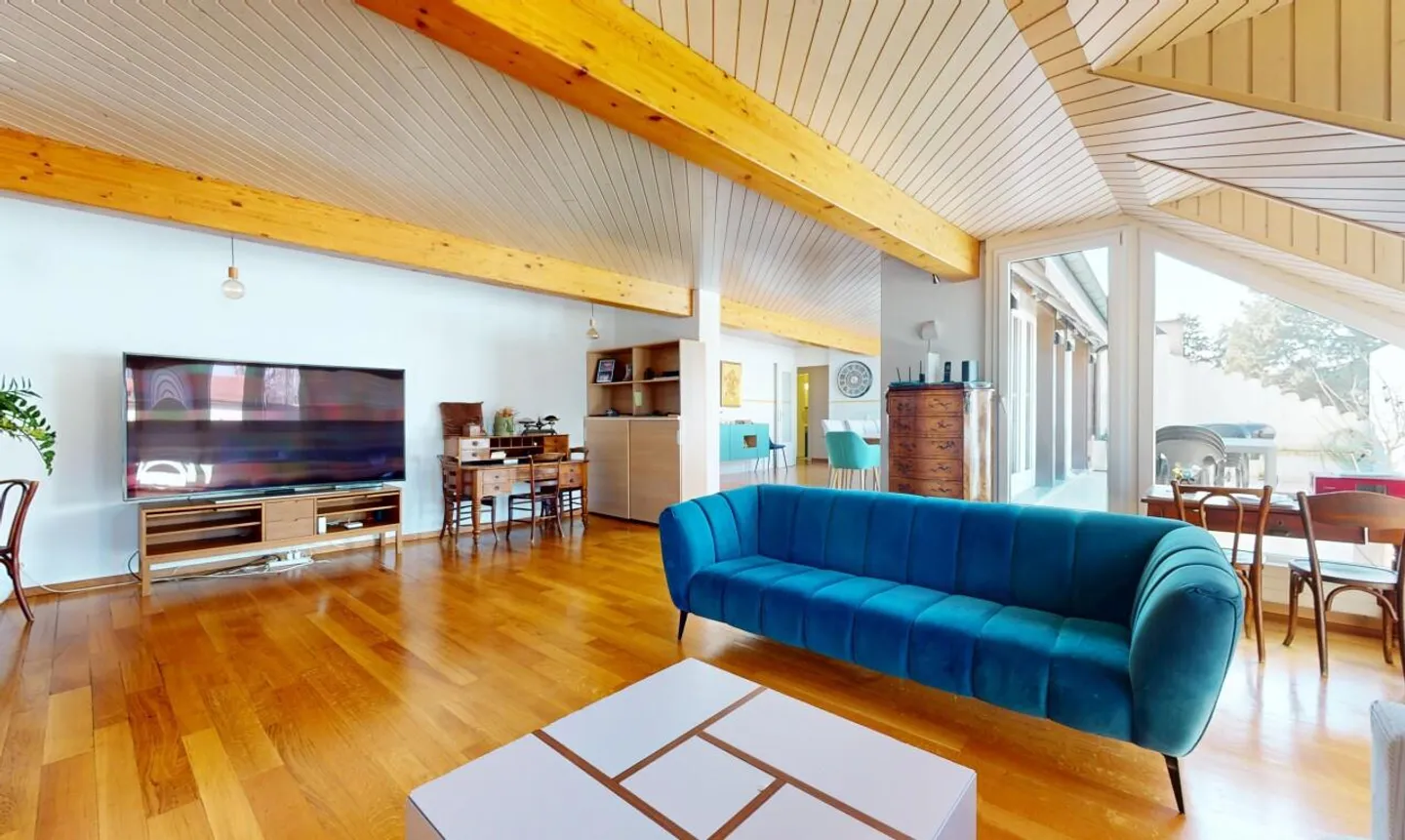 Mixed-use building for sale - Photo 5 of 13