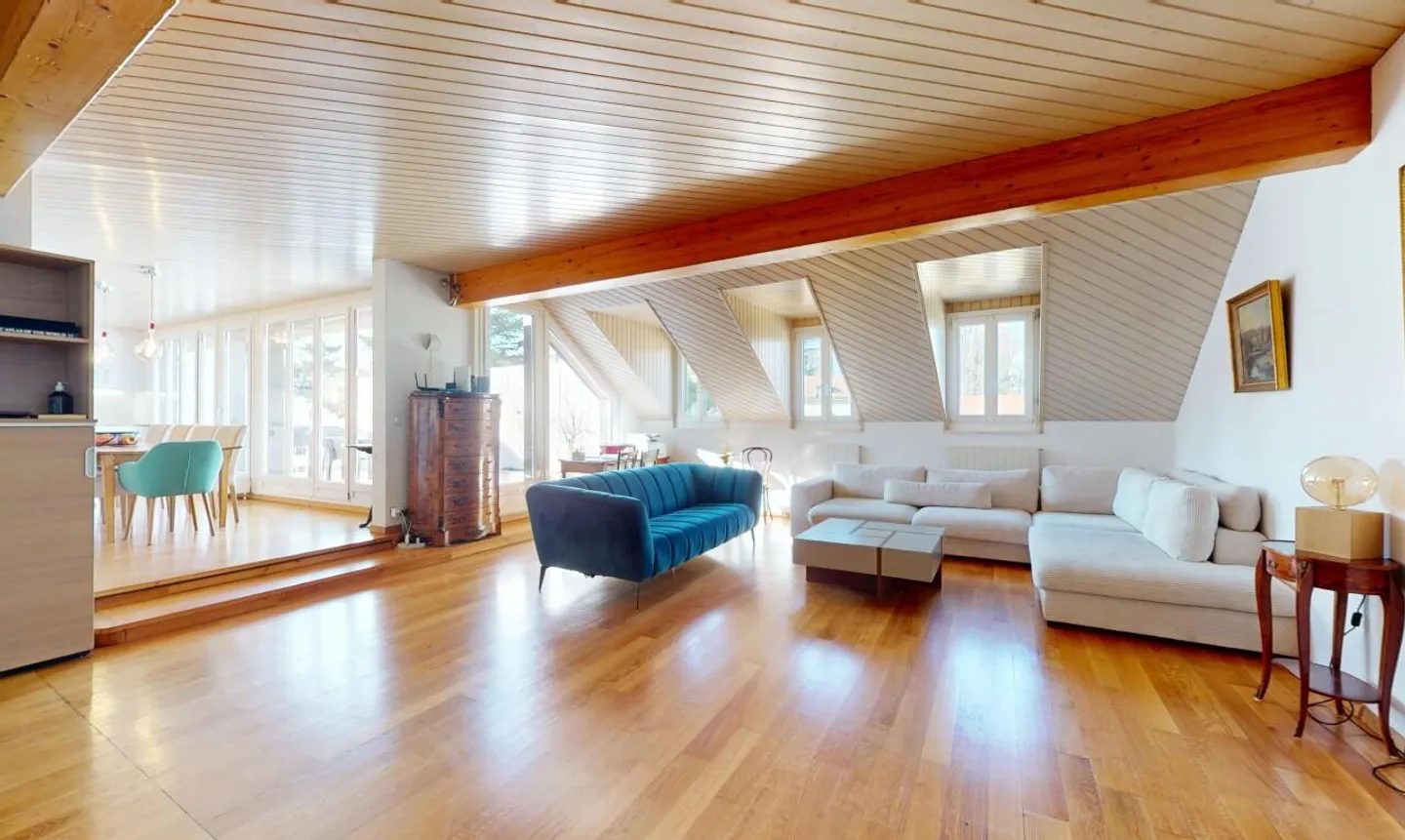 Mixed-use building for sale - Photo 7 of 13