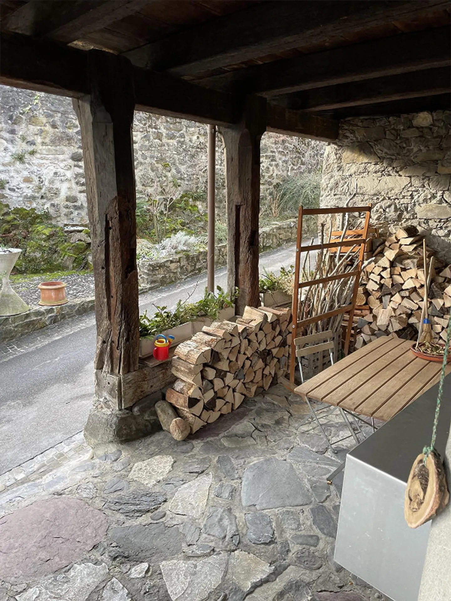Historical 5.5-room attic apartment with a view in the town of Werdenberg - Photo 18 of 21