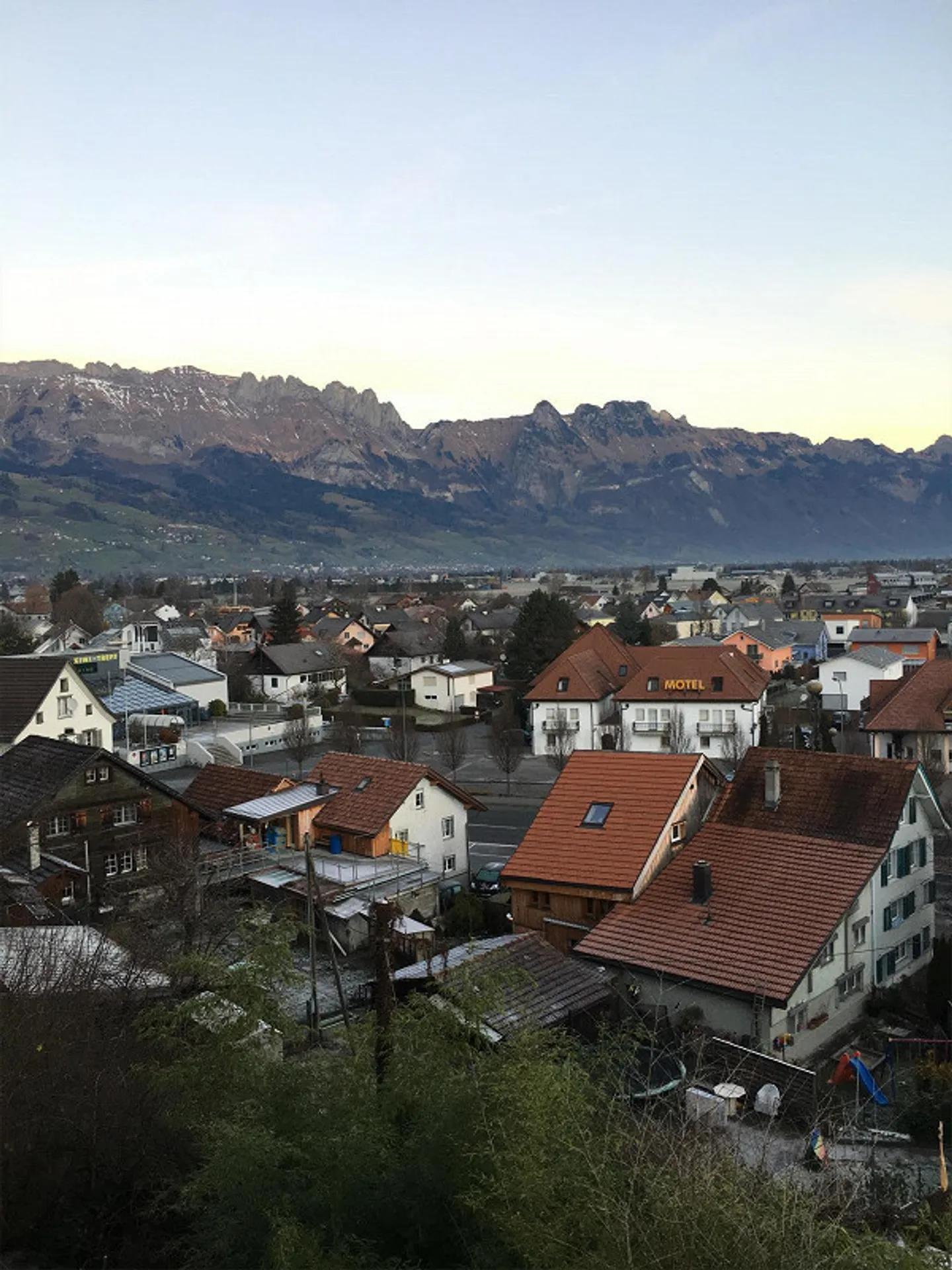 Historical 5.5-room attic apartment with a view in the town of Werdenberg - Photo 13 of 21