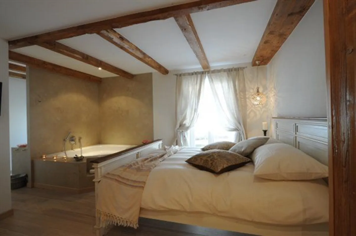 "RARE Restaurant Renommé avec Chambres d'Hôtes dans un Village Typique du Valais, à Deux Pas de Crans-Montana" - Photo 8 sur 12