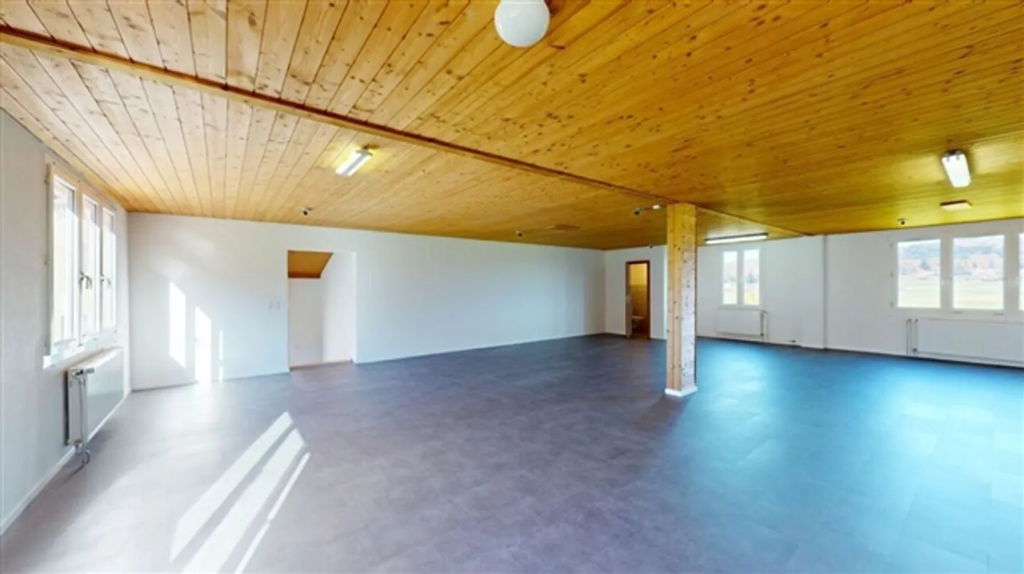 «100m2 Bürofläche/Werkstatt mit bestem ÖV-Anschluss zu vermieten» - Foto 1 von 12