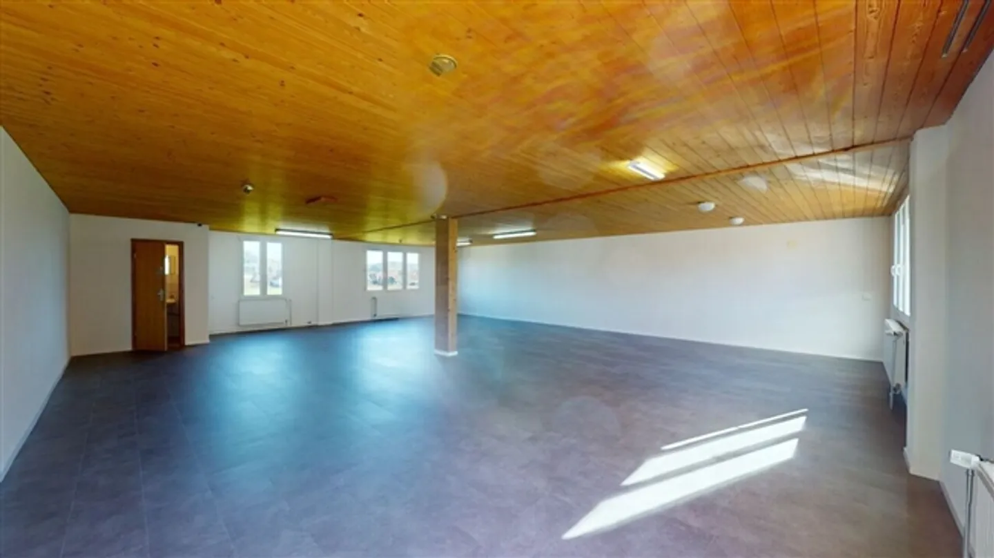 «100m2 Bürofläche/Werkstatt mit bestem ÖV-Anschluss zu vermieten» - Foto 2 von 12