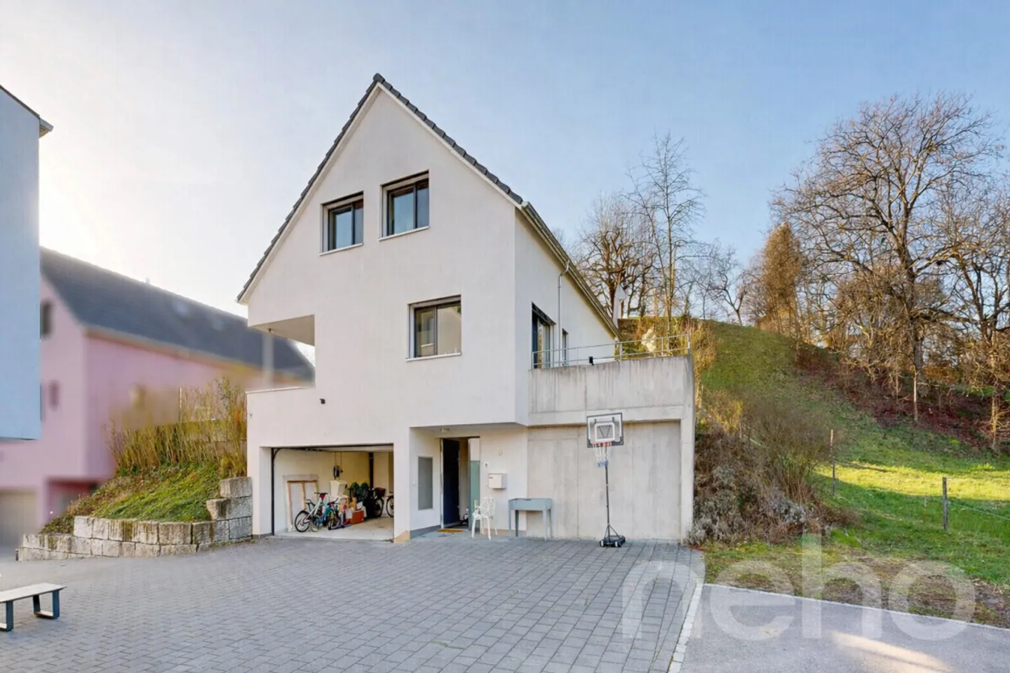 Maison individuelle avec espace bien-être, jardin et aménagement de haute qualité - Photo 3 sur 12