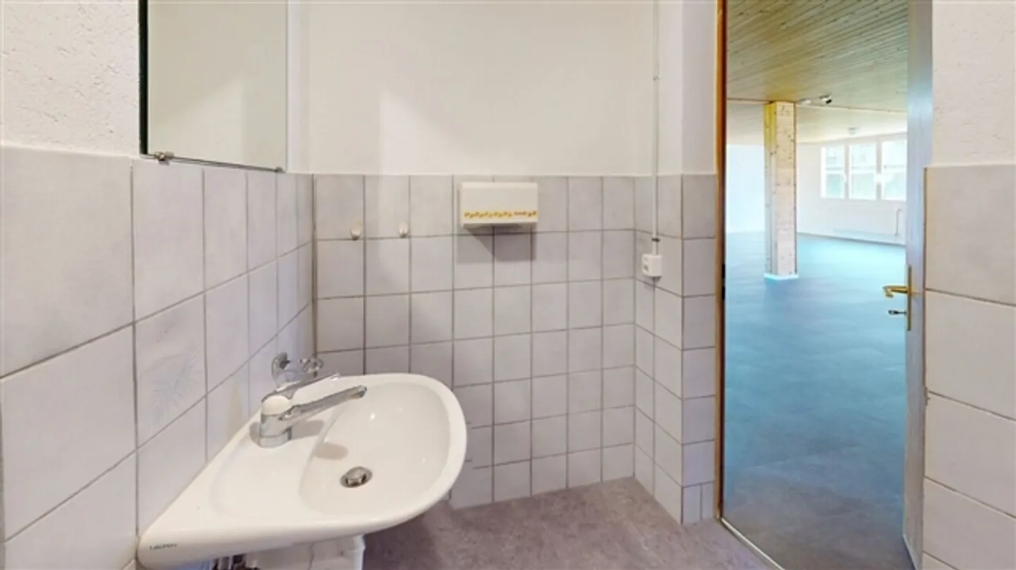 «100m2 Bürofläche/Werkstatt mit bestem ÖV-Anschluss zu vermieten» - Foto 11 von 12