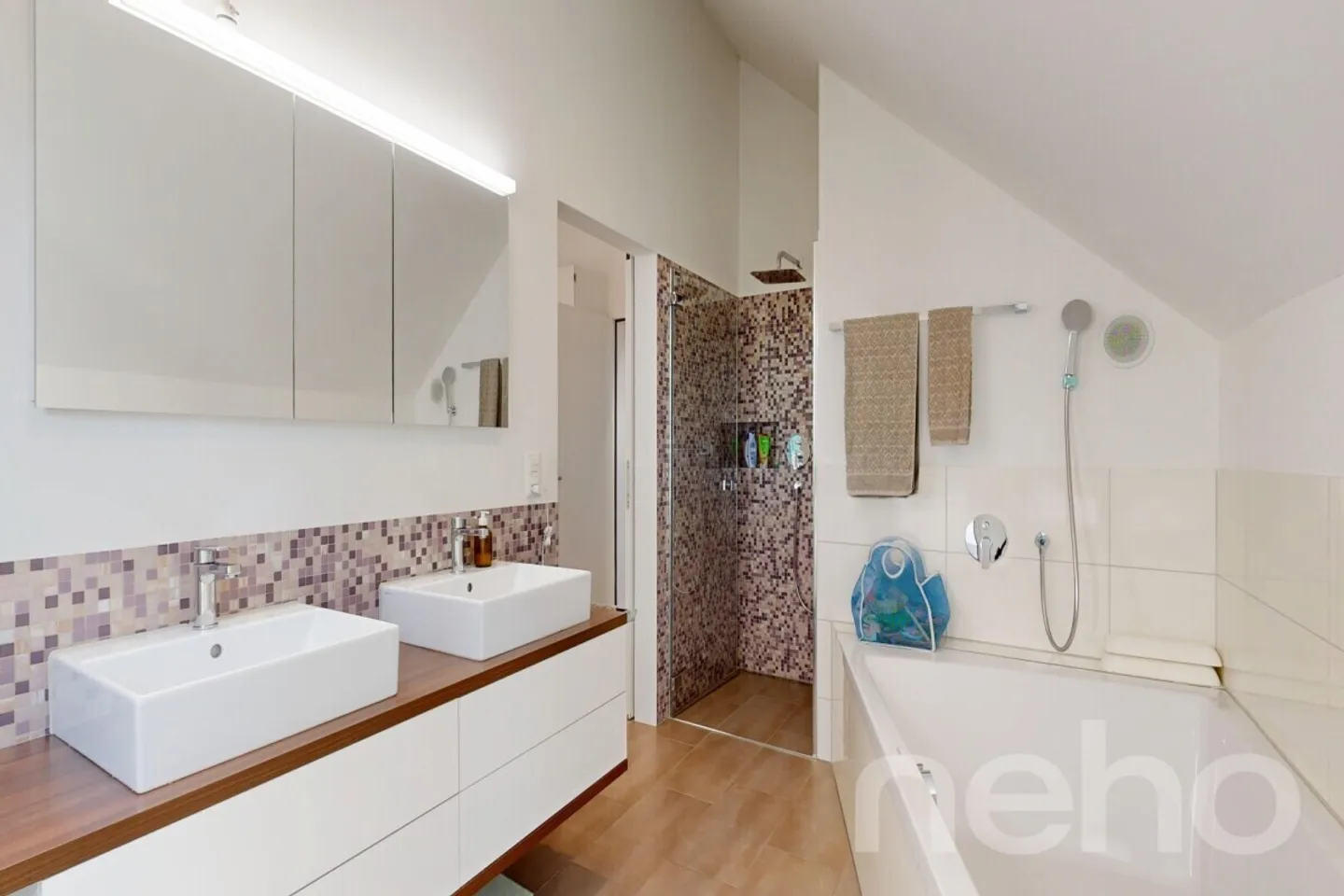 Maison individuelle avec espace bien-être, jardin et aménagement de haute qualité - Photo 9 sur 12