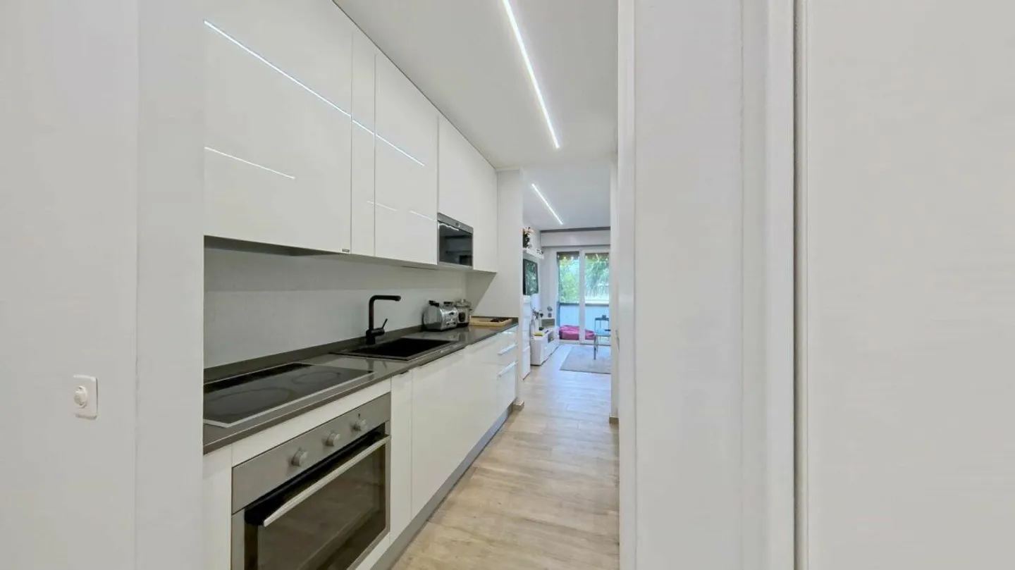 Moderne, entouré de verdure et avec une piscine commune ! - Photo 2 sur 17