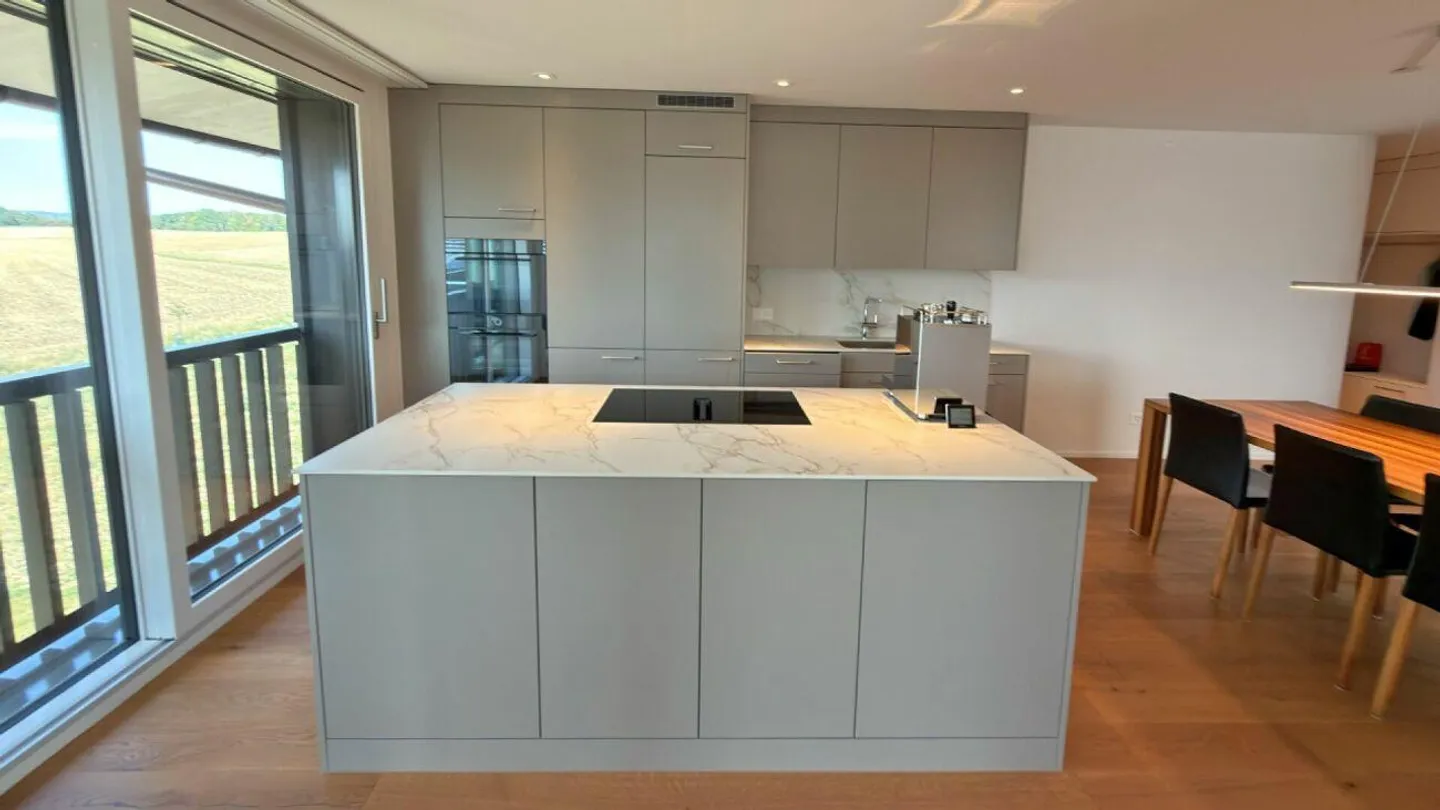 Modern 3.5-room apartment with two balconies and stunning views - Photo 6 of 11