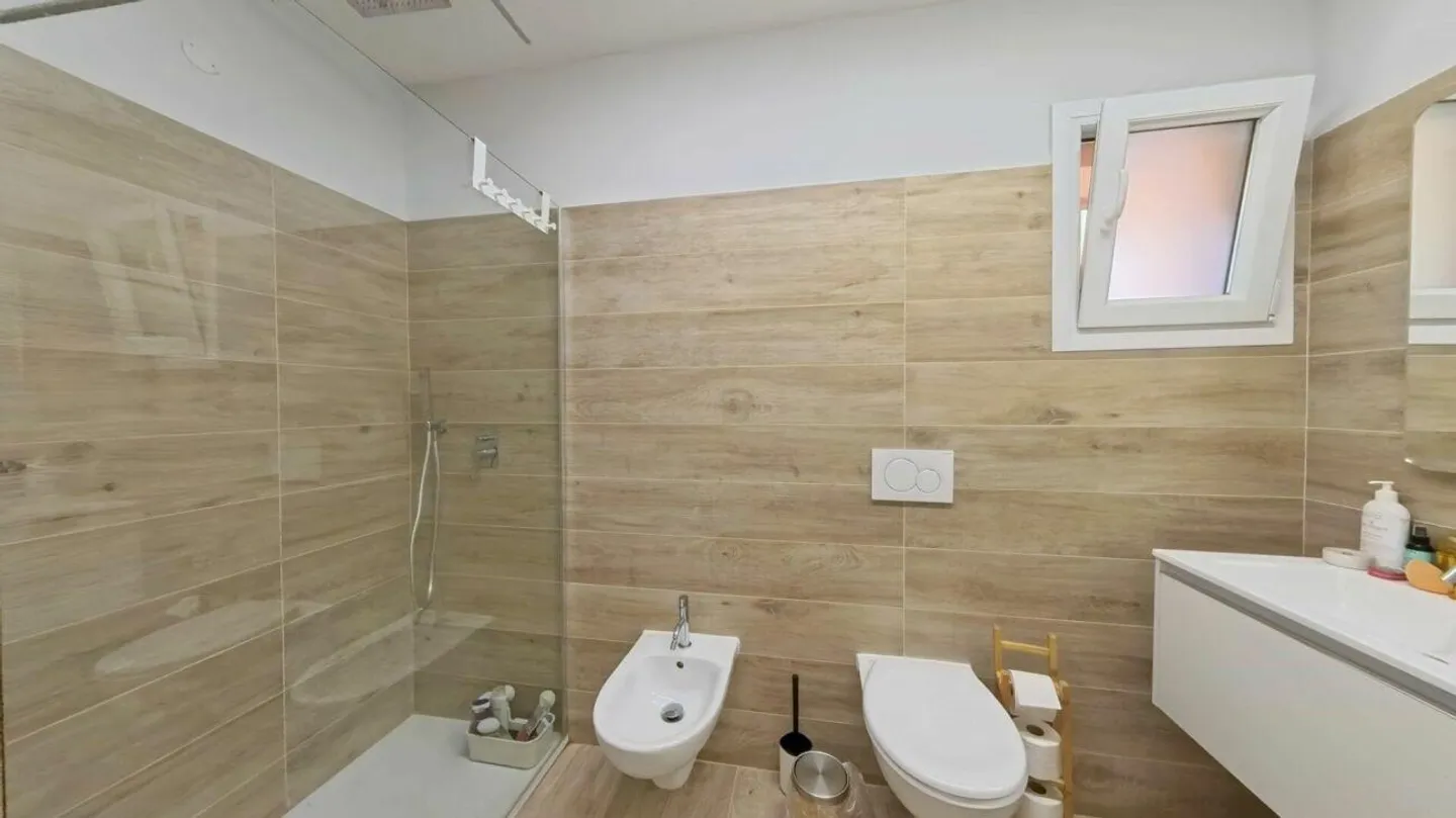 Moderne, entouré de verdure et avec une piscine commune ! - Photo 11 sur 17