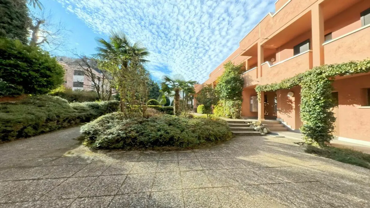 Moderne, entouré de verdure et avec une piscine commune ! - Photo 16 sur 17